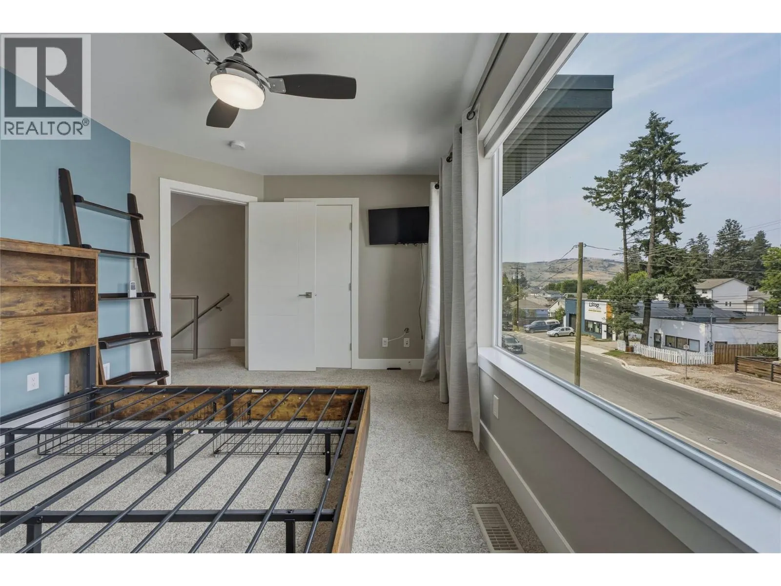 1804 46 Avenue Unit# 2
