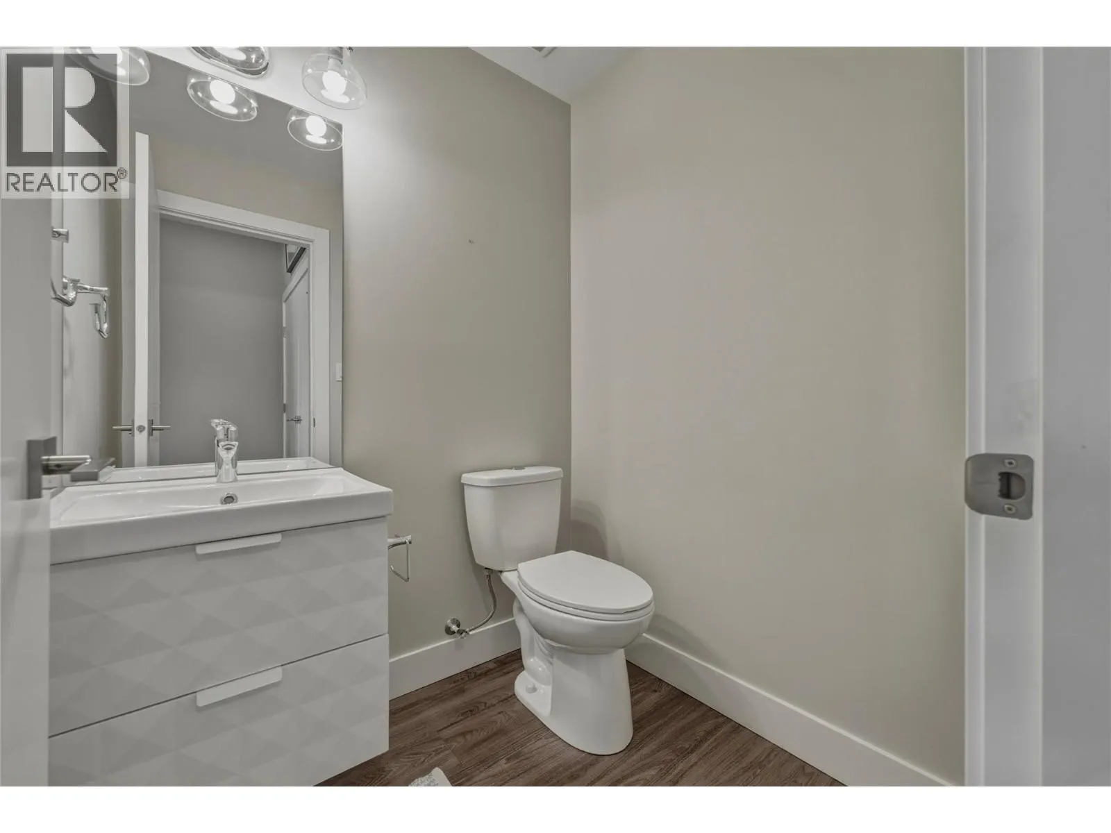 1804 46 Avenue Unit# 2