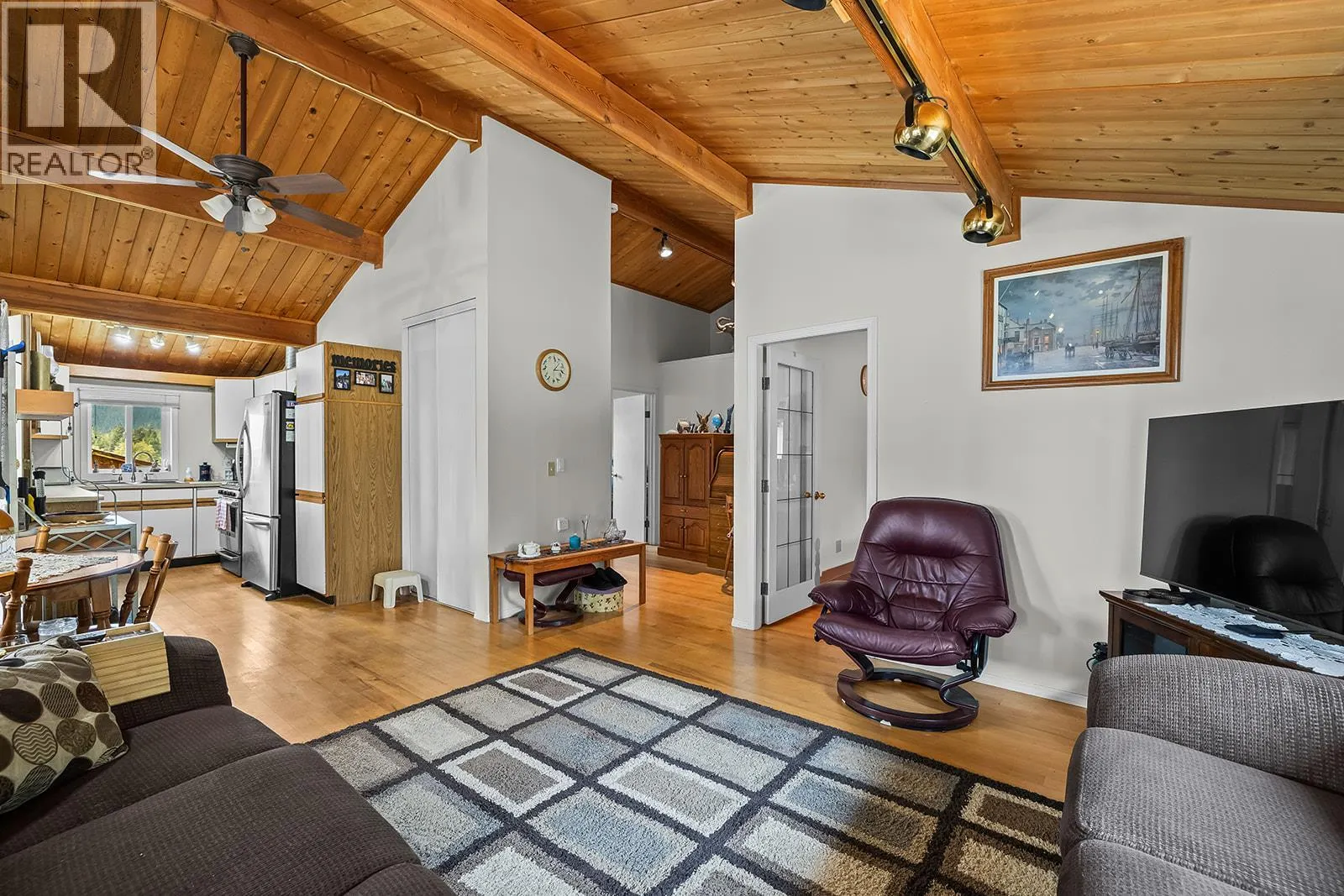 5090 MacKinnon Road