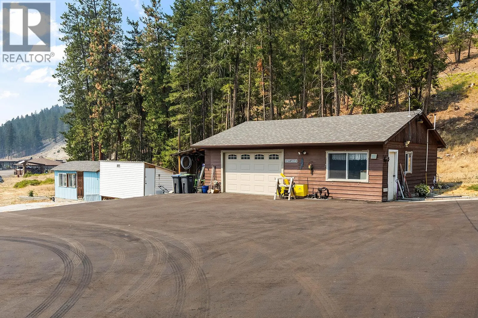 5090 MacKinnon Road