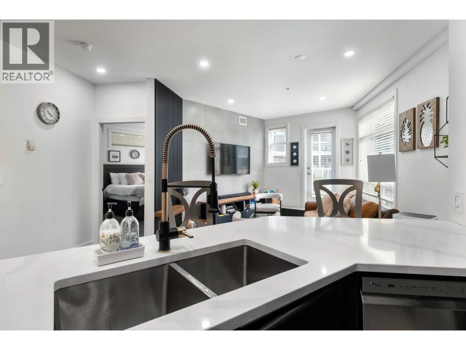 1088 Sunset Drive Unit# 352