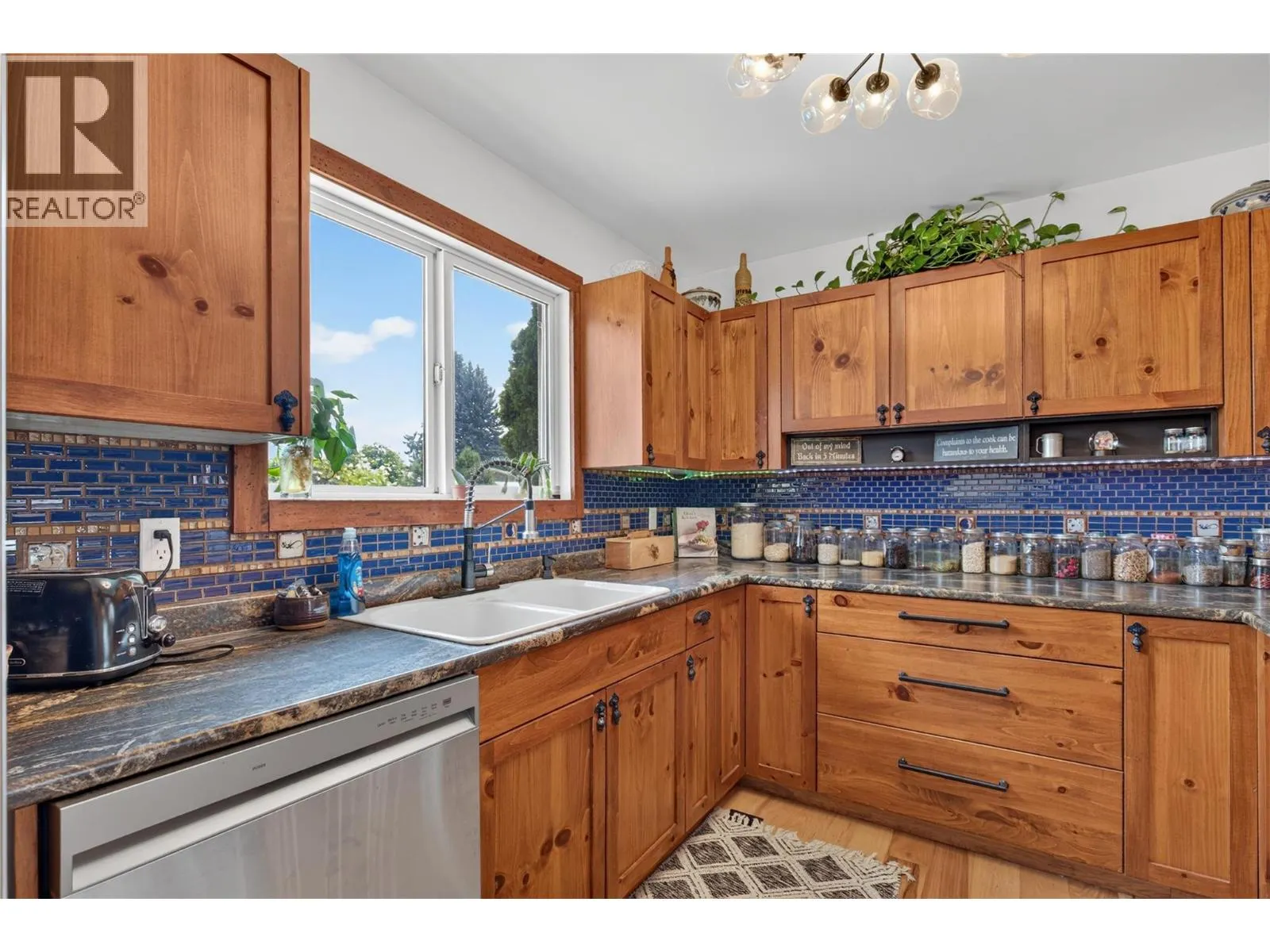 6415 Glendora Way