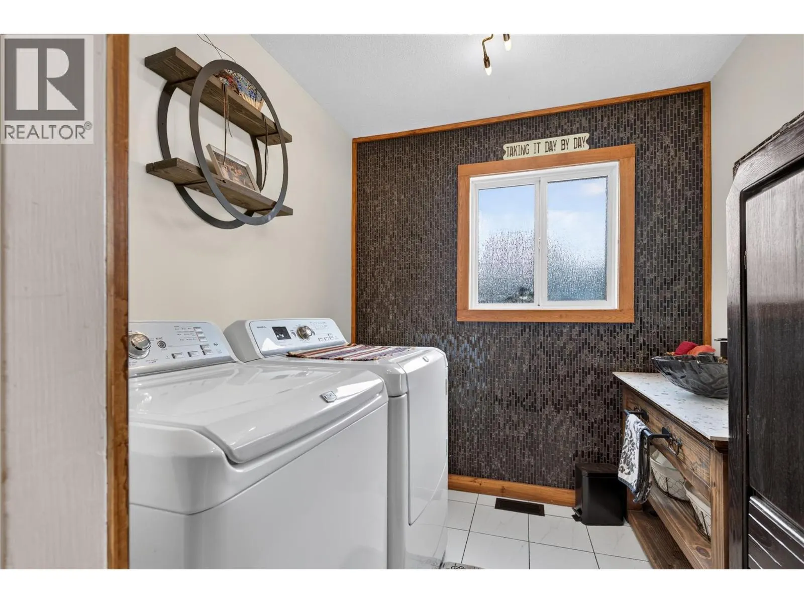 6415 Glendora Way