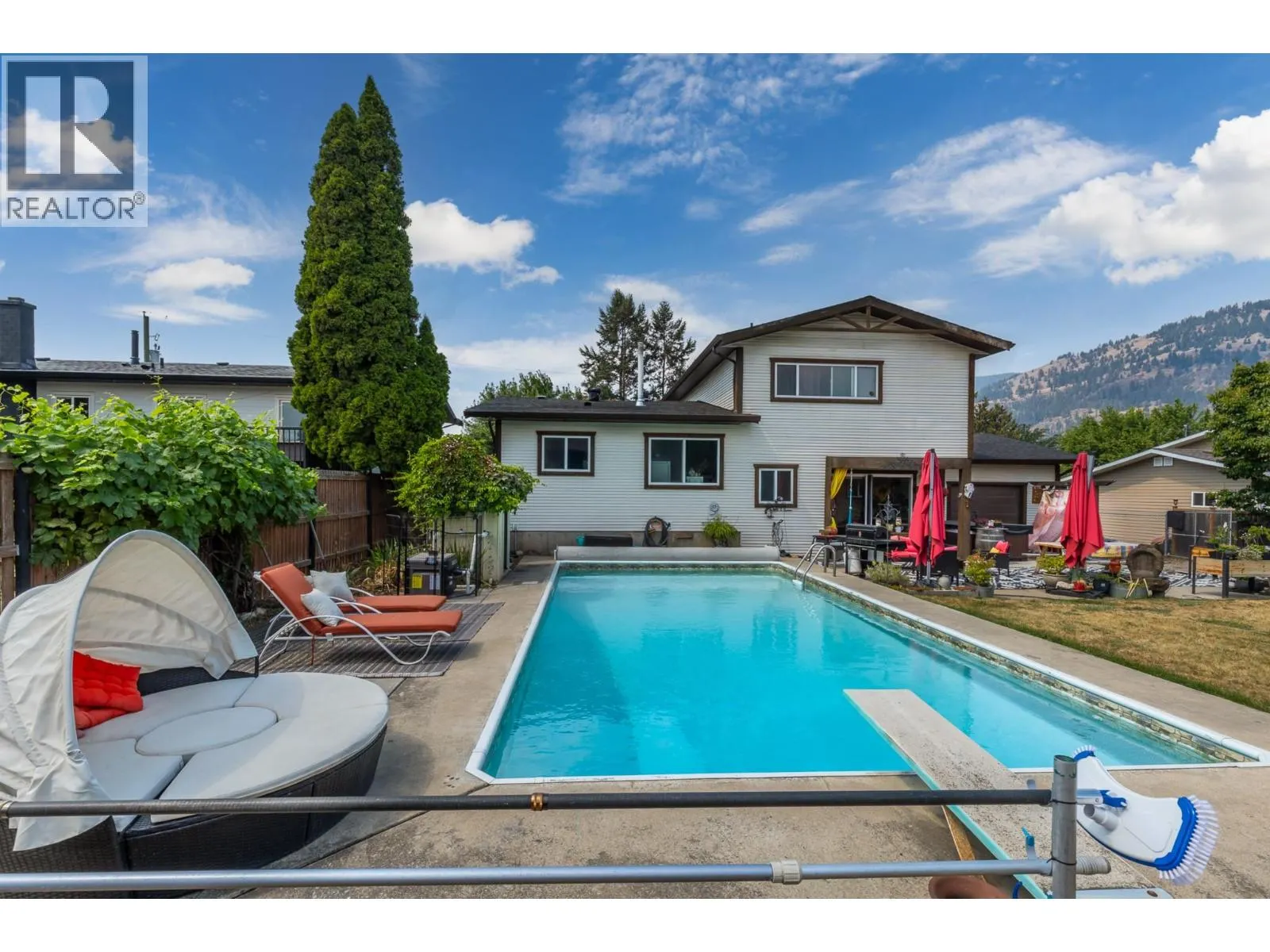 6415 Glendora Way