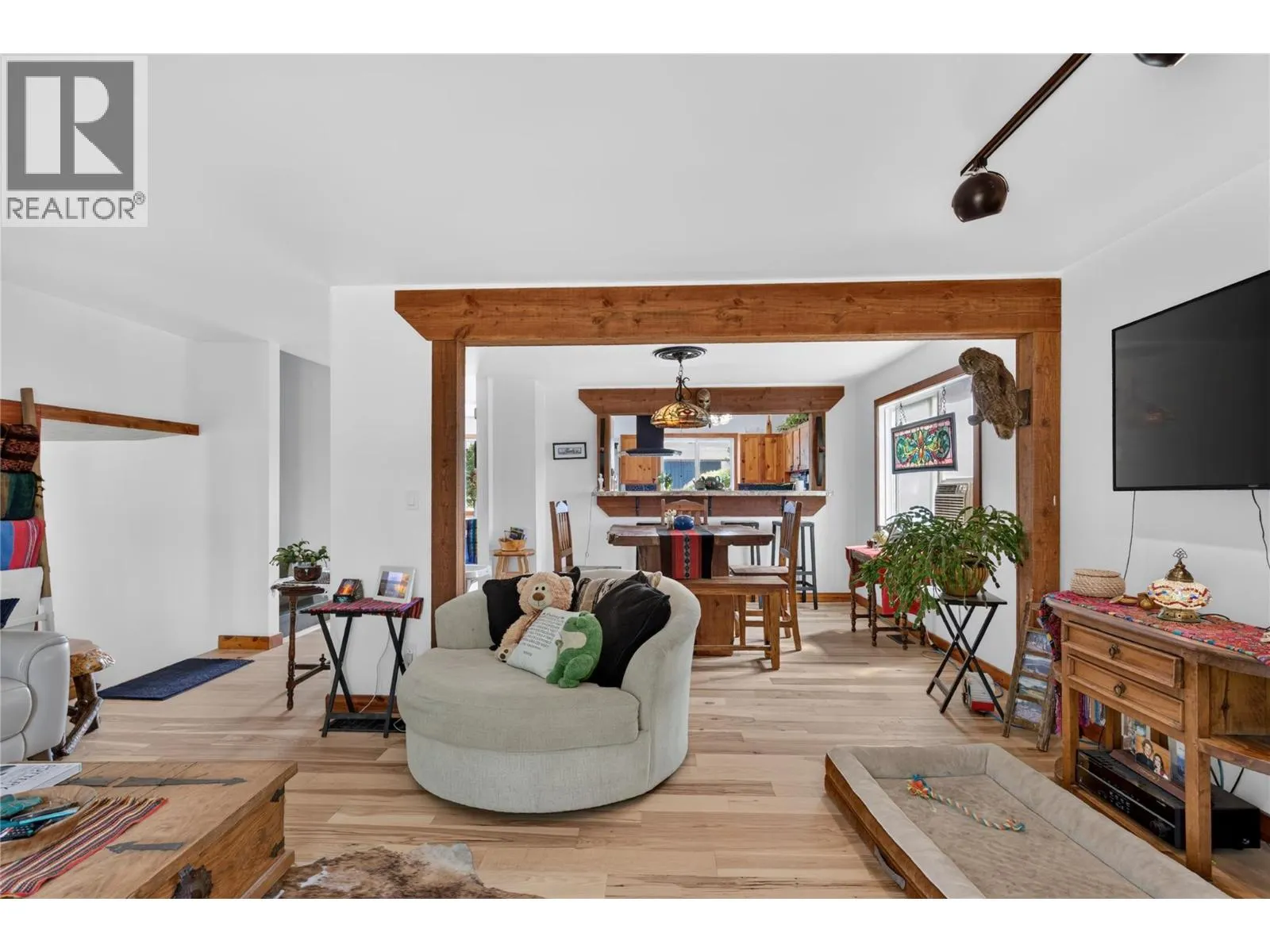 6415 Glendora Way