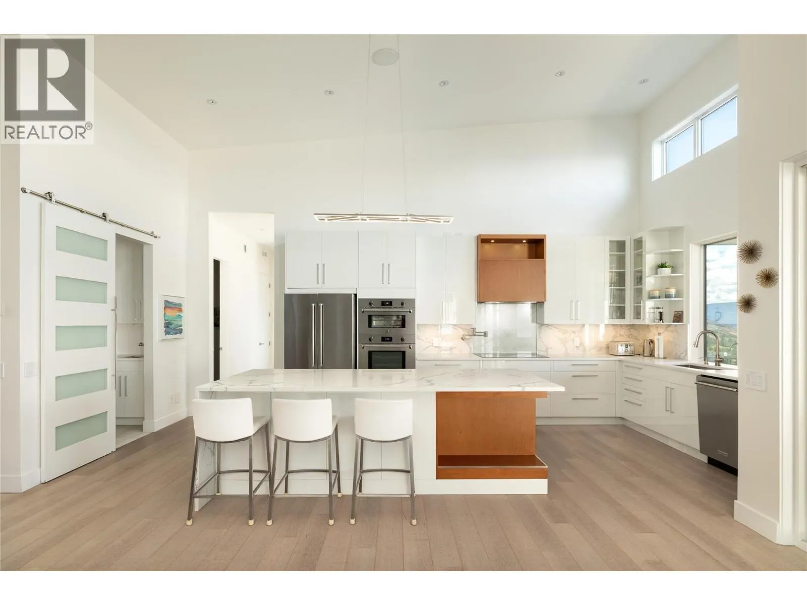 5552 Upper Mission Drive