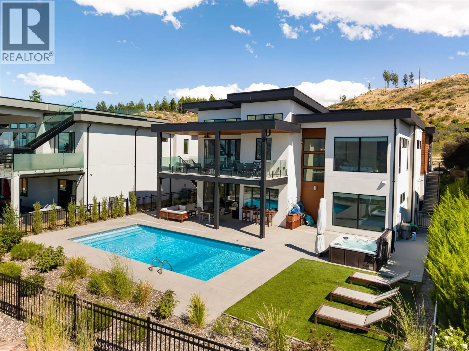 5552 Upper Mission Drive