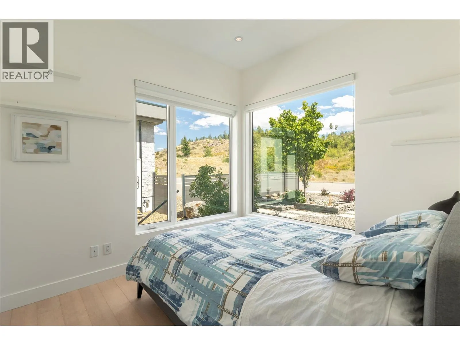5552 Upper Mission Drive