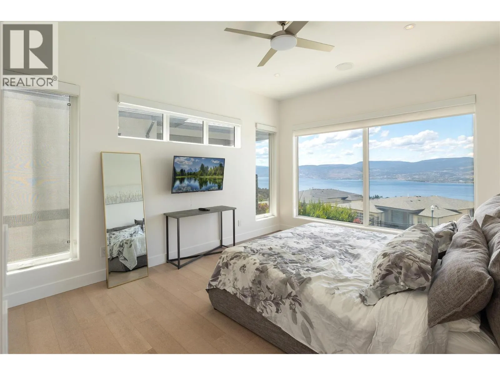 5552 Upper Mission Drive