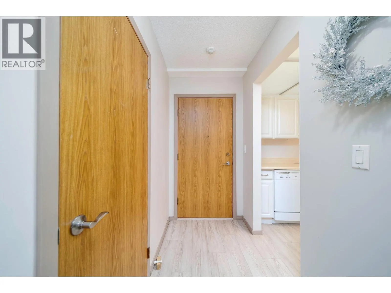 2085 Gordon Drive Unit# 211
