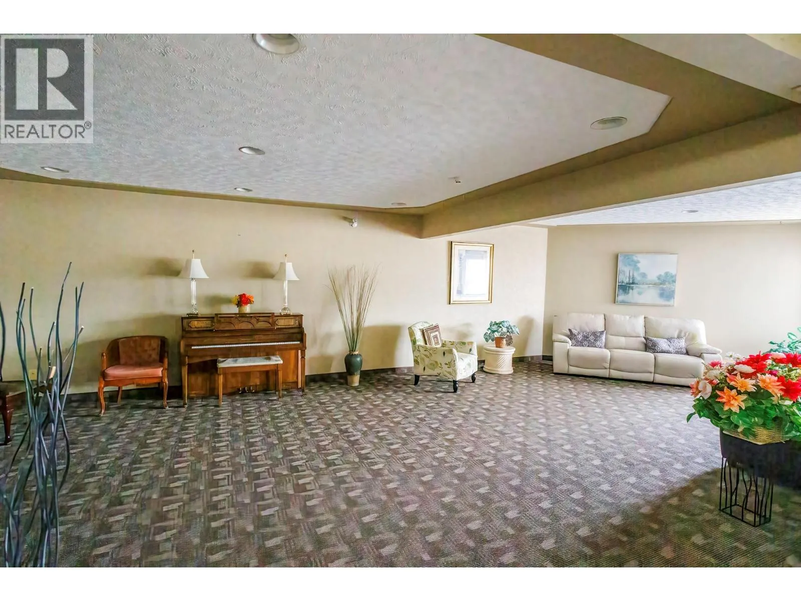2085 Gordon Drive Unit# 211