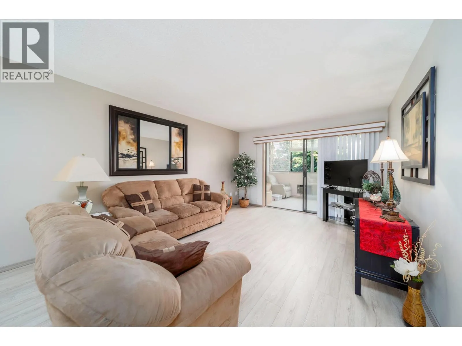 2085 Gordon Drive Unit# 211