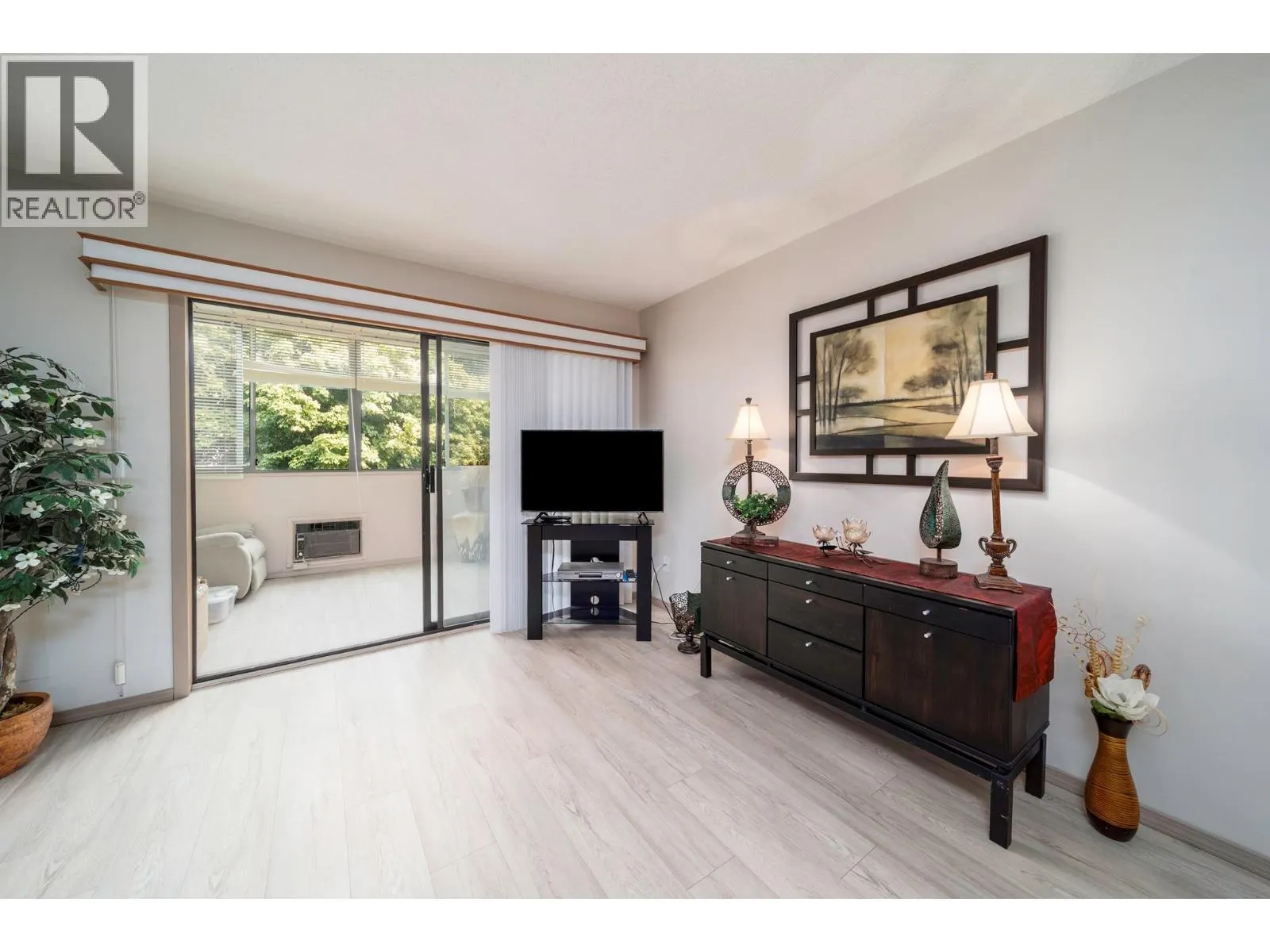 2085 Gordon Drive Unit# 211