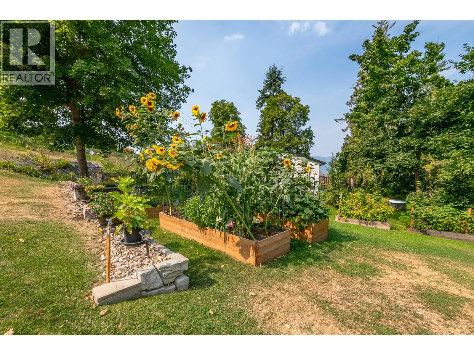 2651 Okanagan Avenue NE