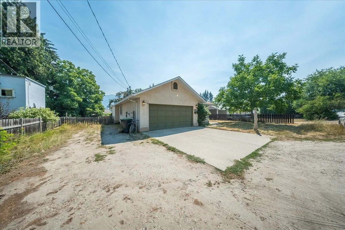 2507 COLUMBIA Avenue
