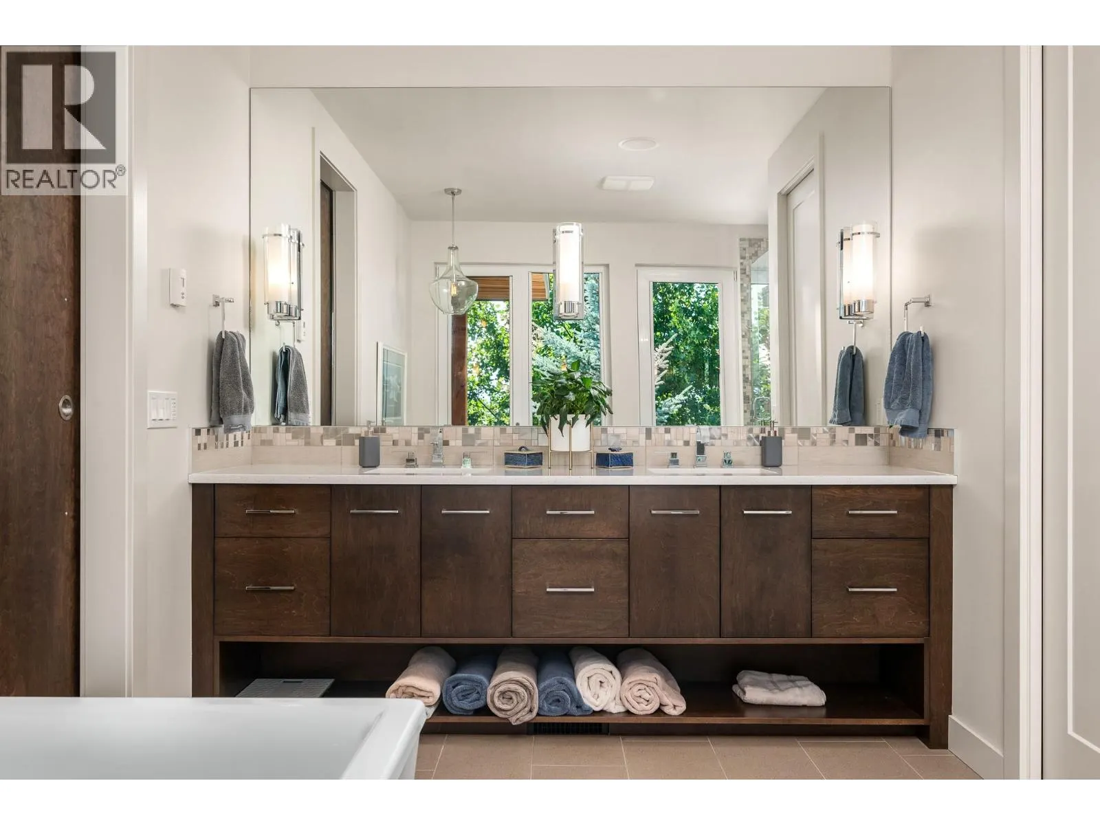 195 Ravine Drive