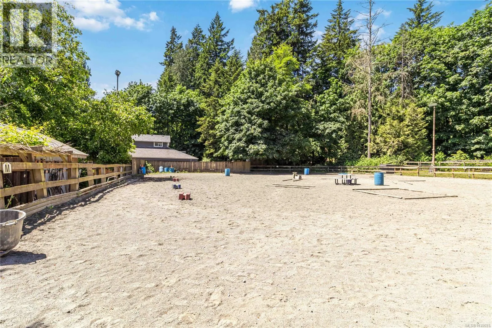5480 Sooke Rd