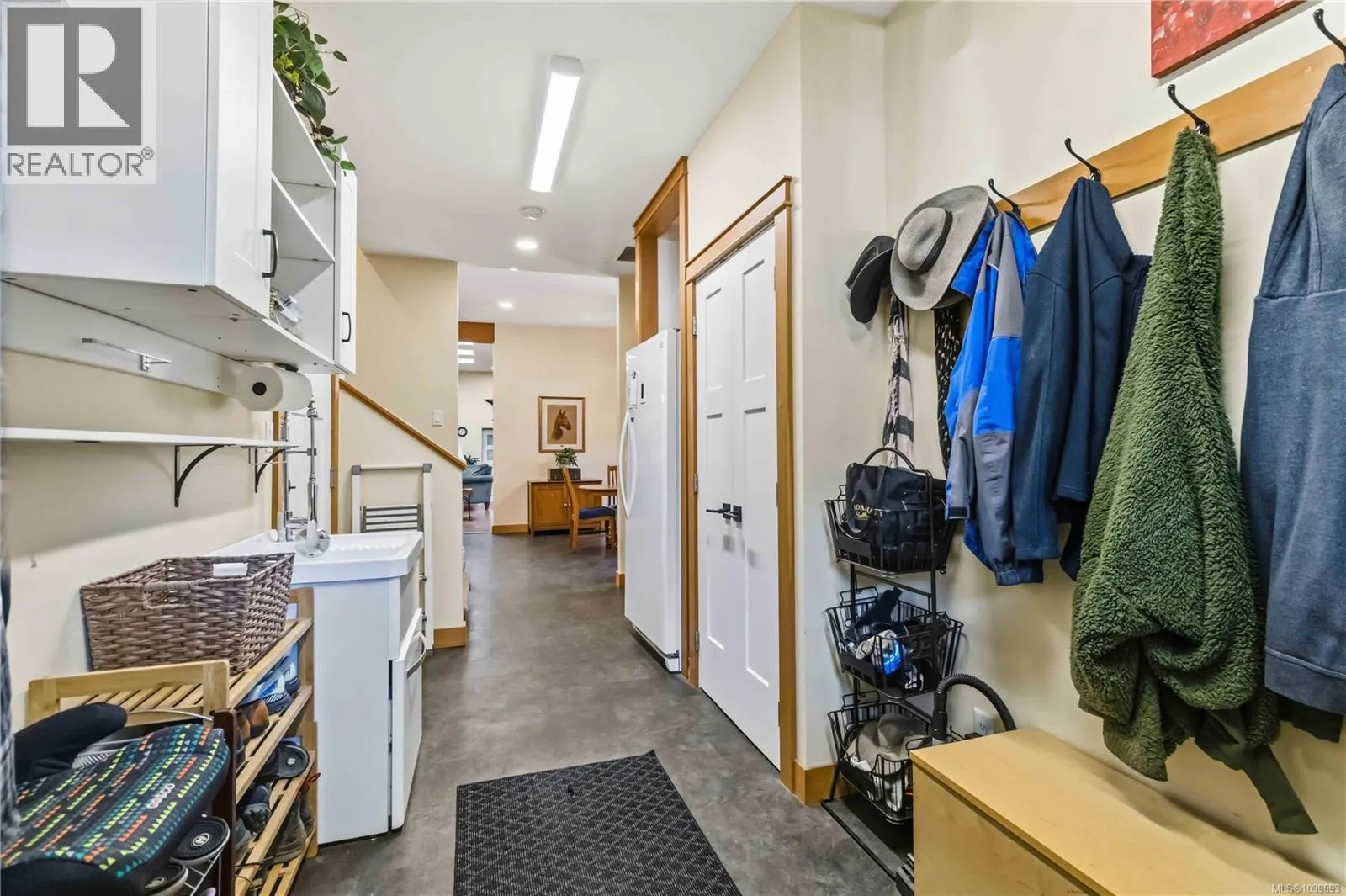 5480 Sooke Rd
