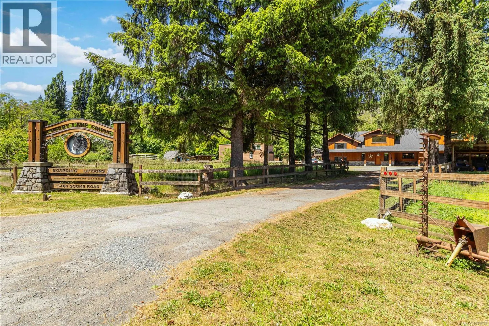 5480 Sooke Rd