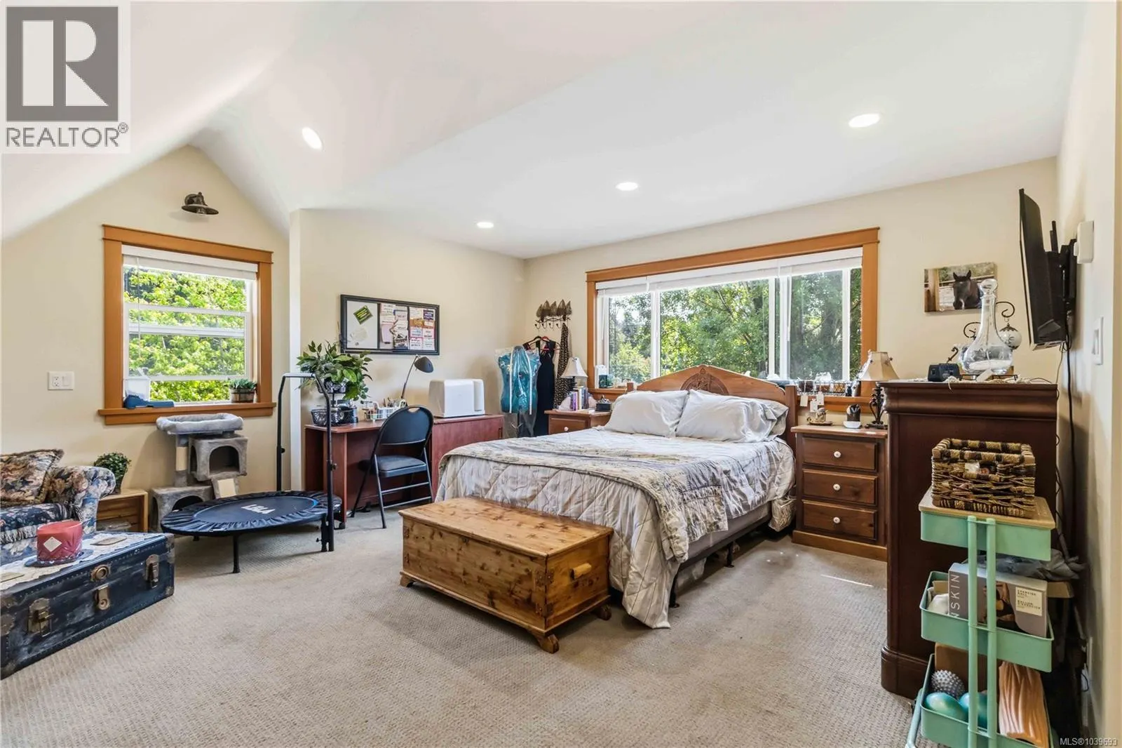 5480 Sooke Rd