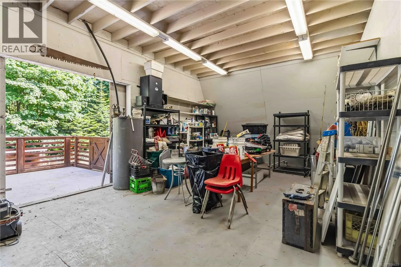5480 Sooke Rd