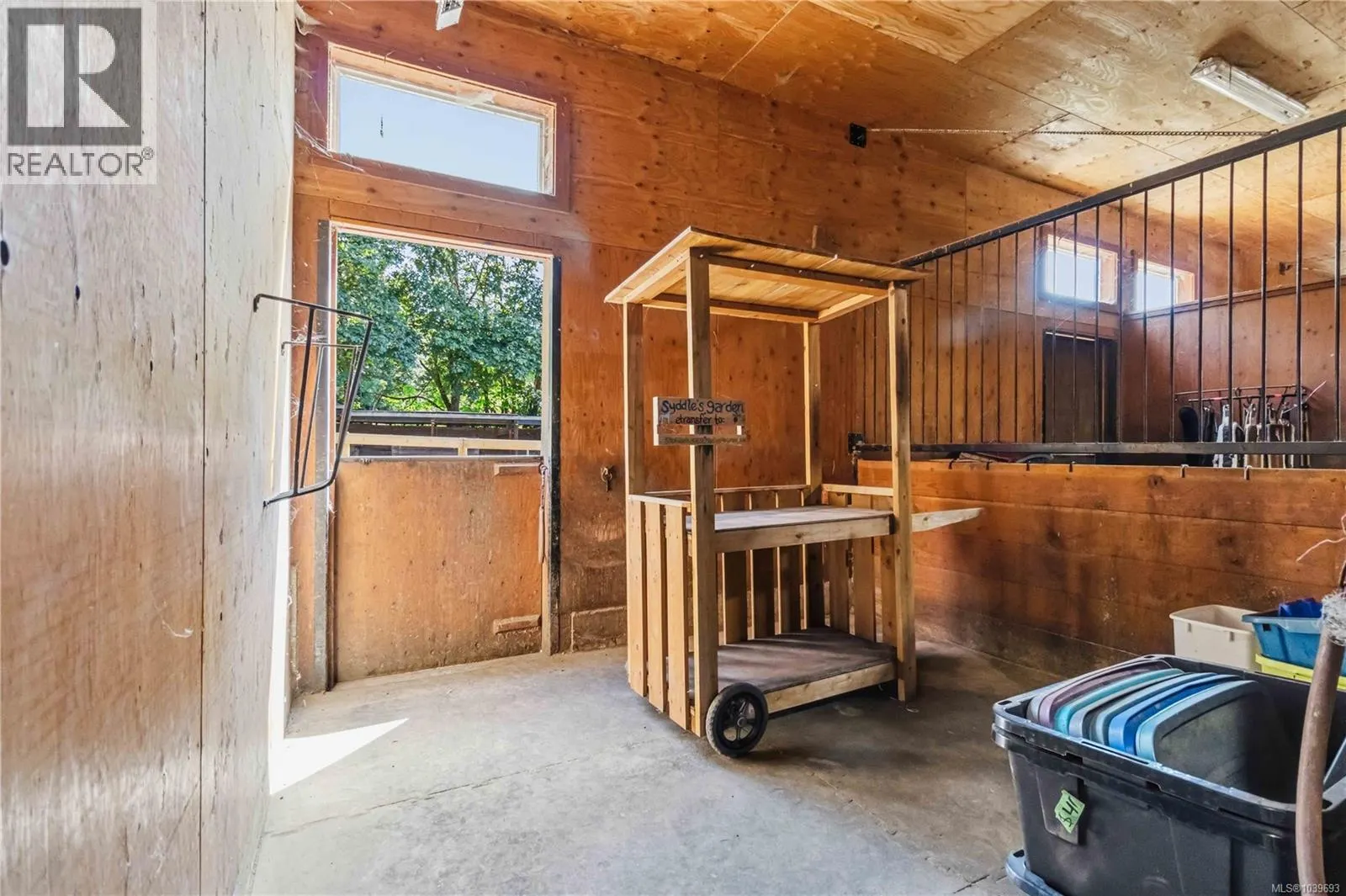 5480 Sooke Rd
