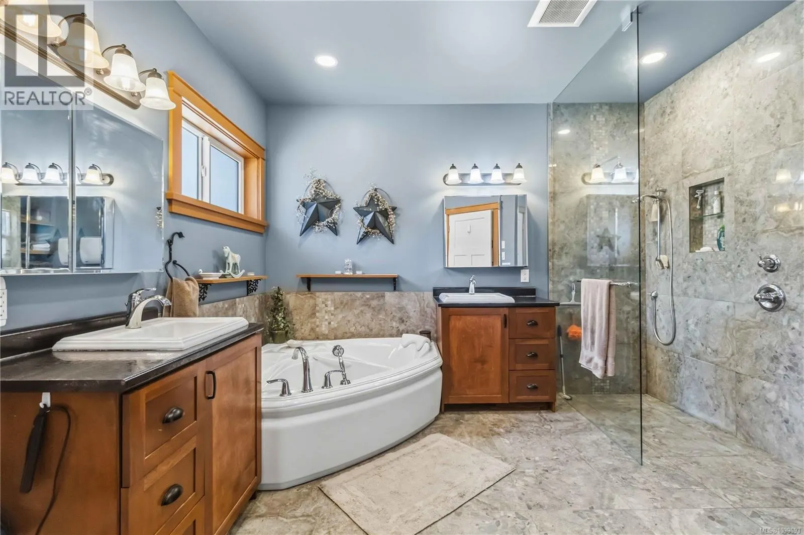 5480 Sooke Rd