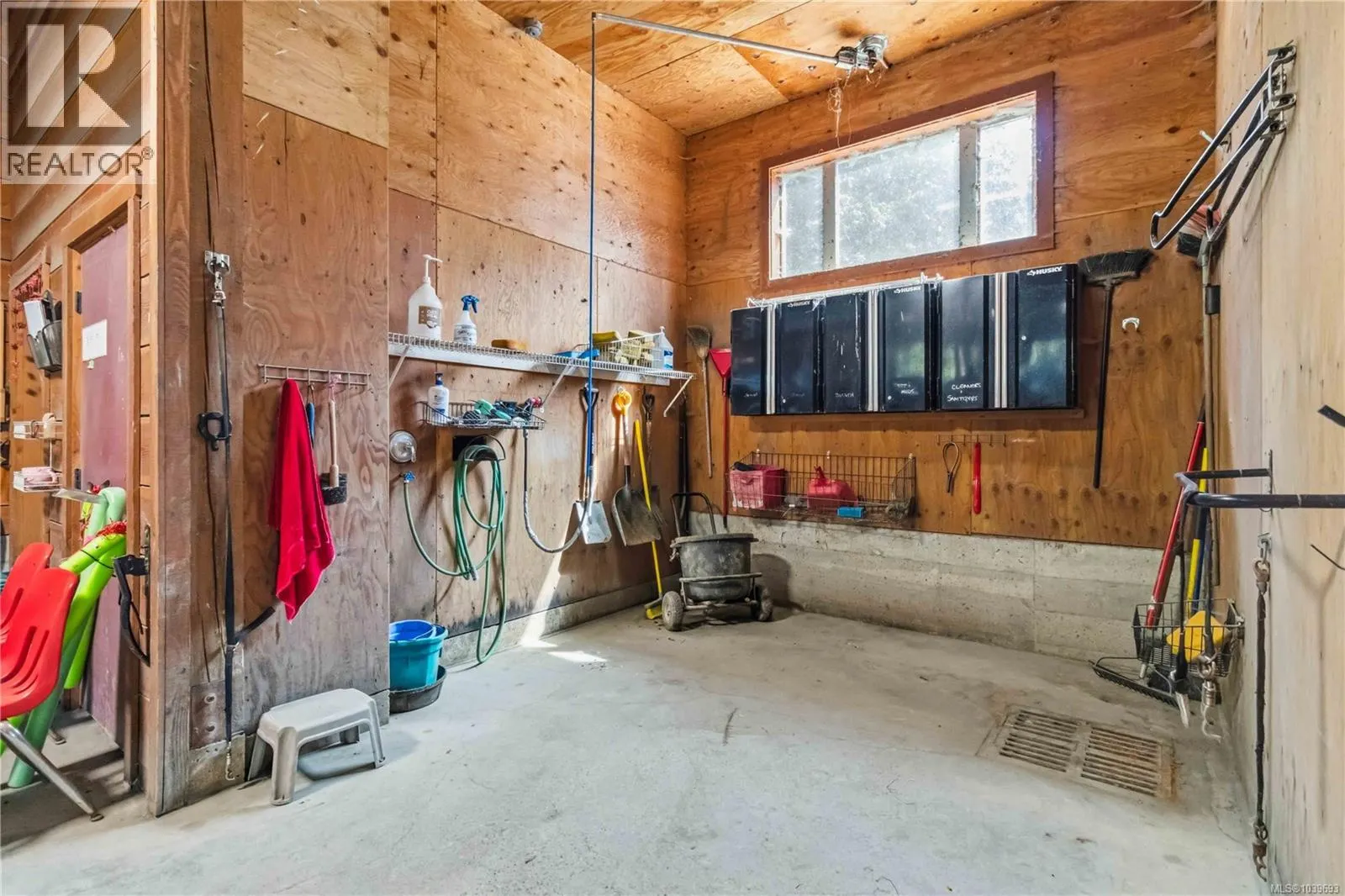 5480 Sooke Rd