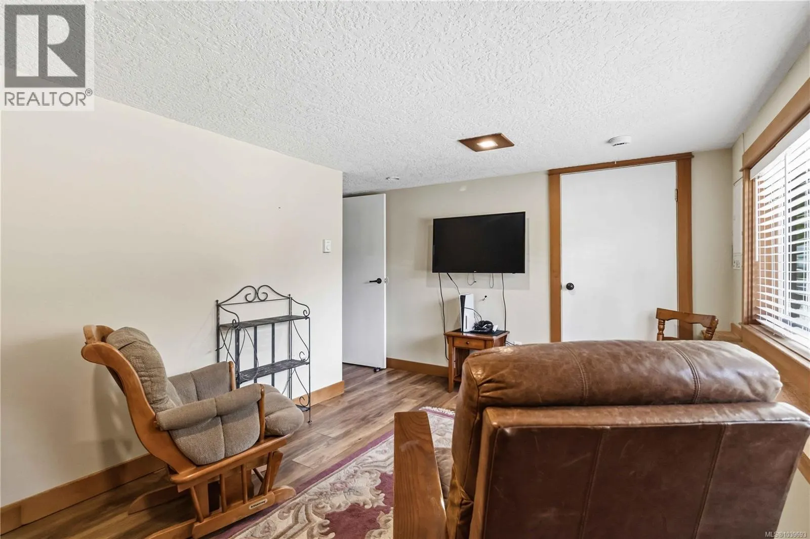 5480 Sooke Rd