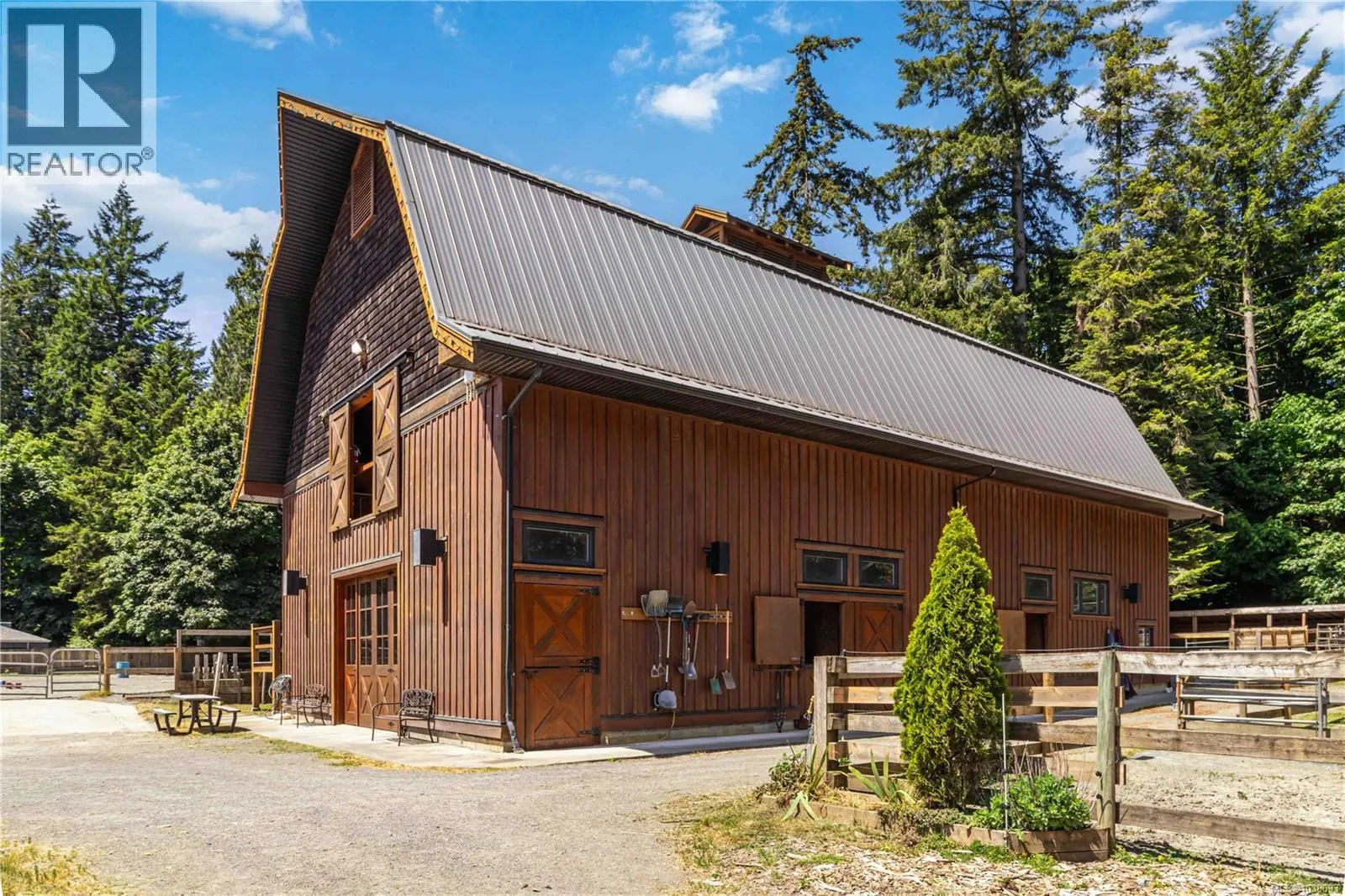 5480 Sooke Rd