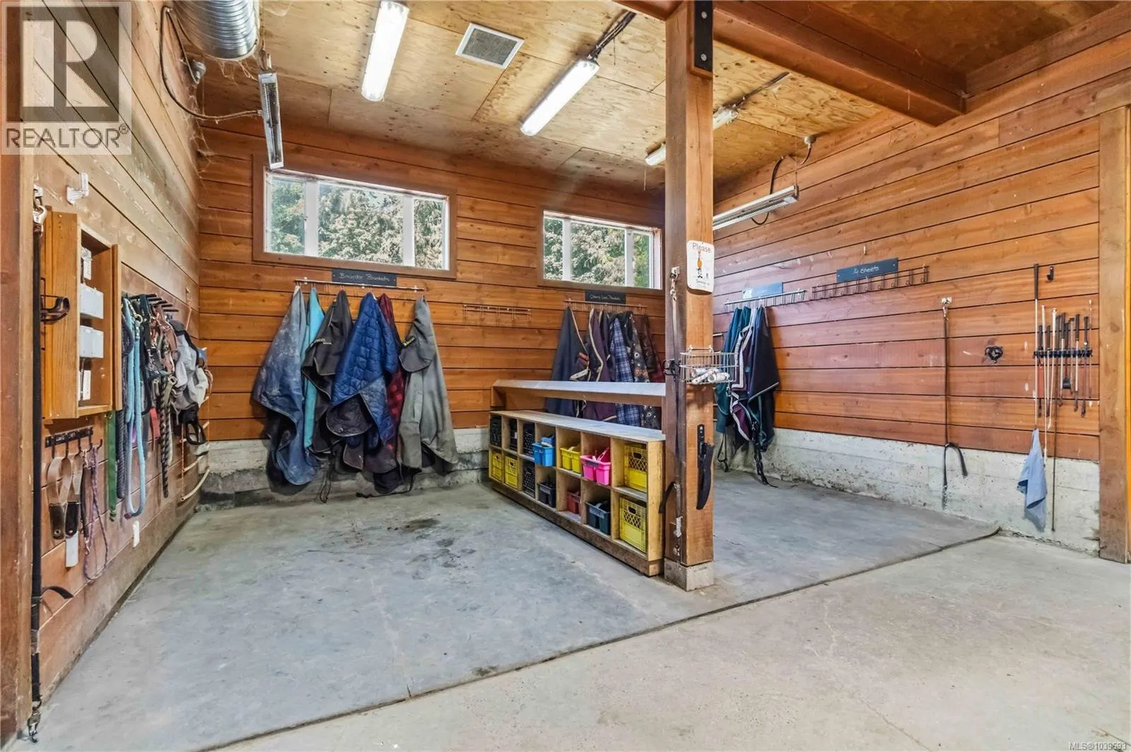 5480 Sooke Rd