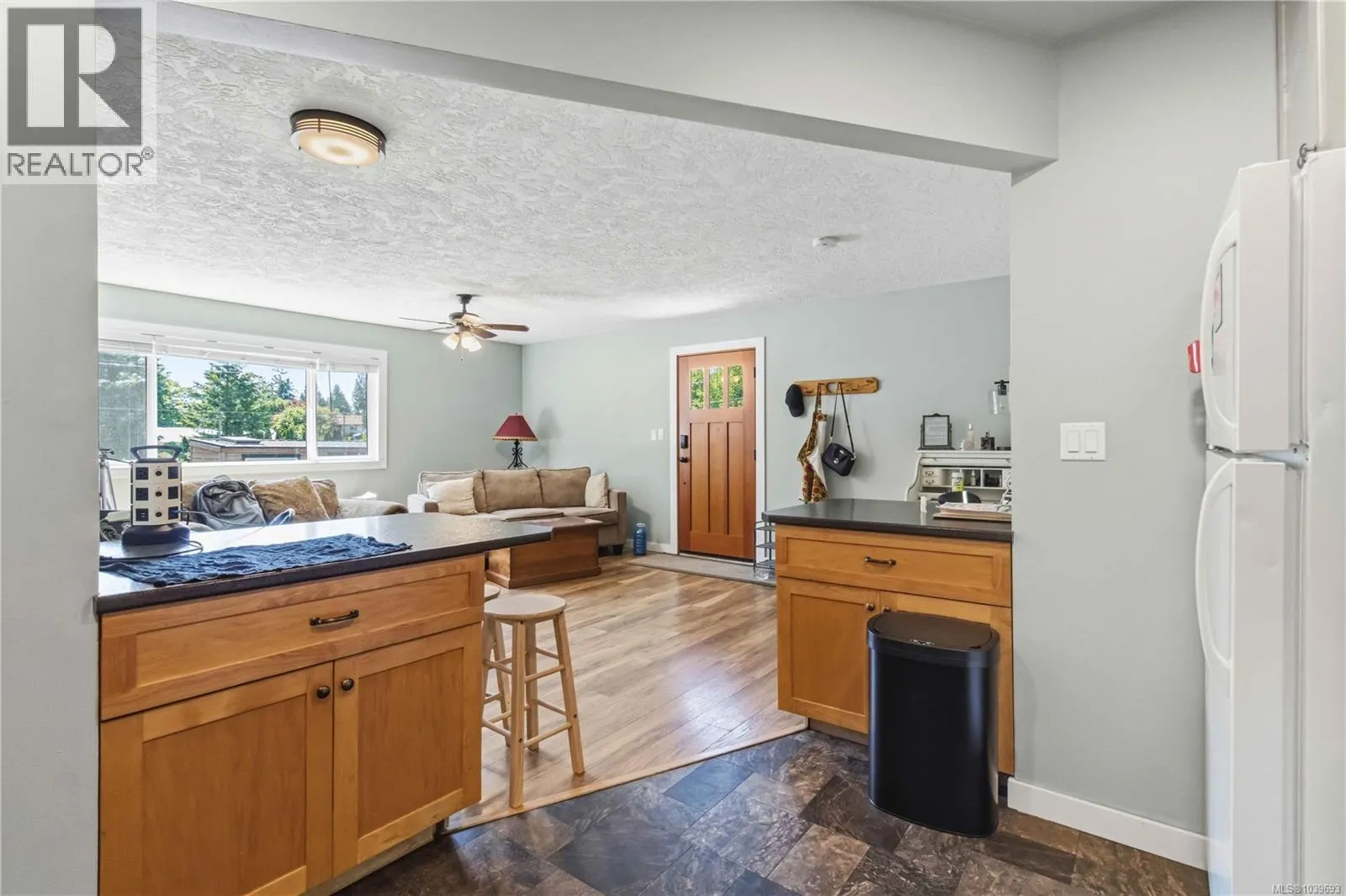 5480 Sooke Rd