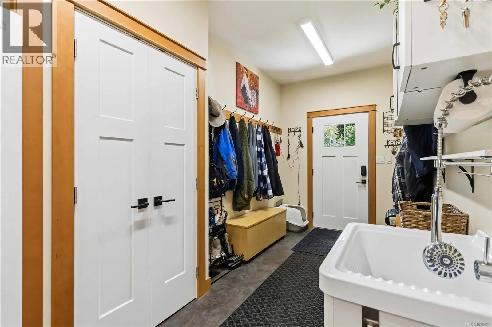 5480 Sooke Rd