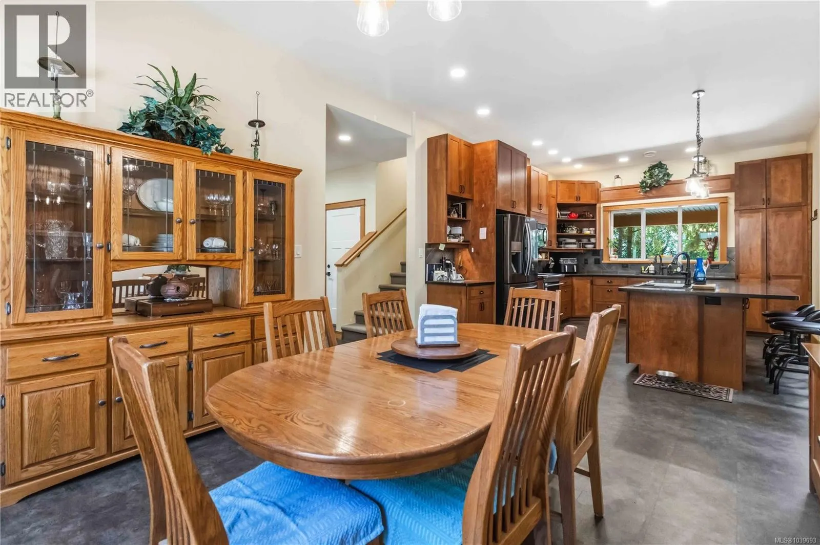 5480 Sooke Rd