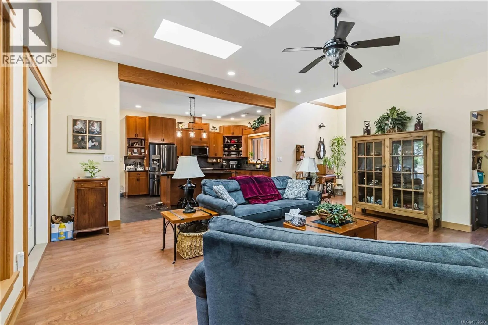5480 Sooke Rd