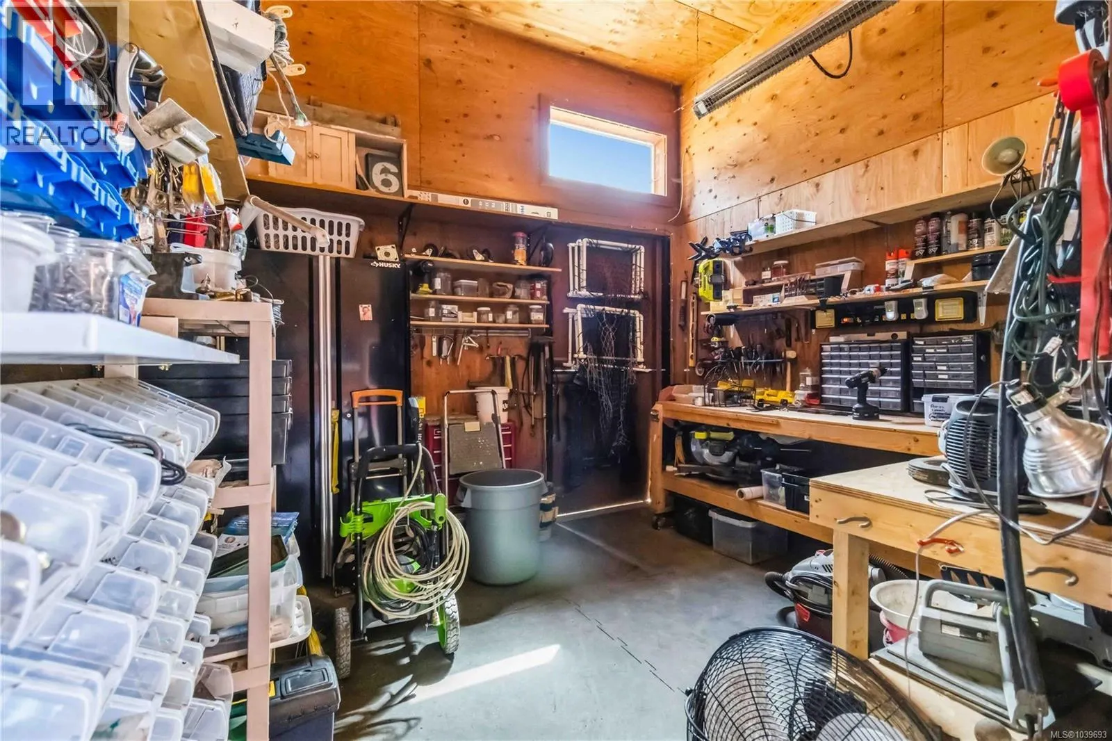 5480 Sooke Rd