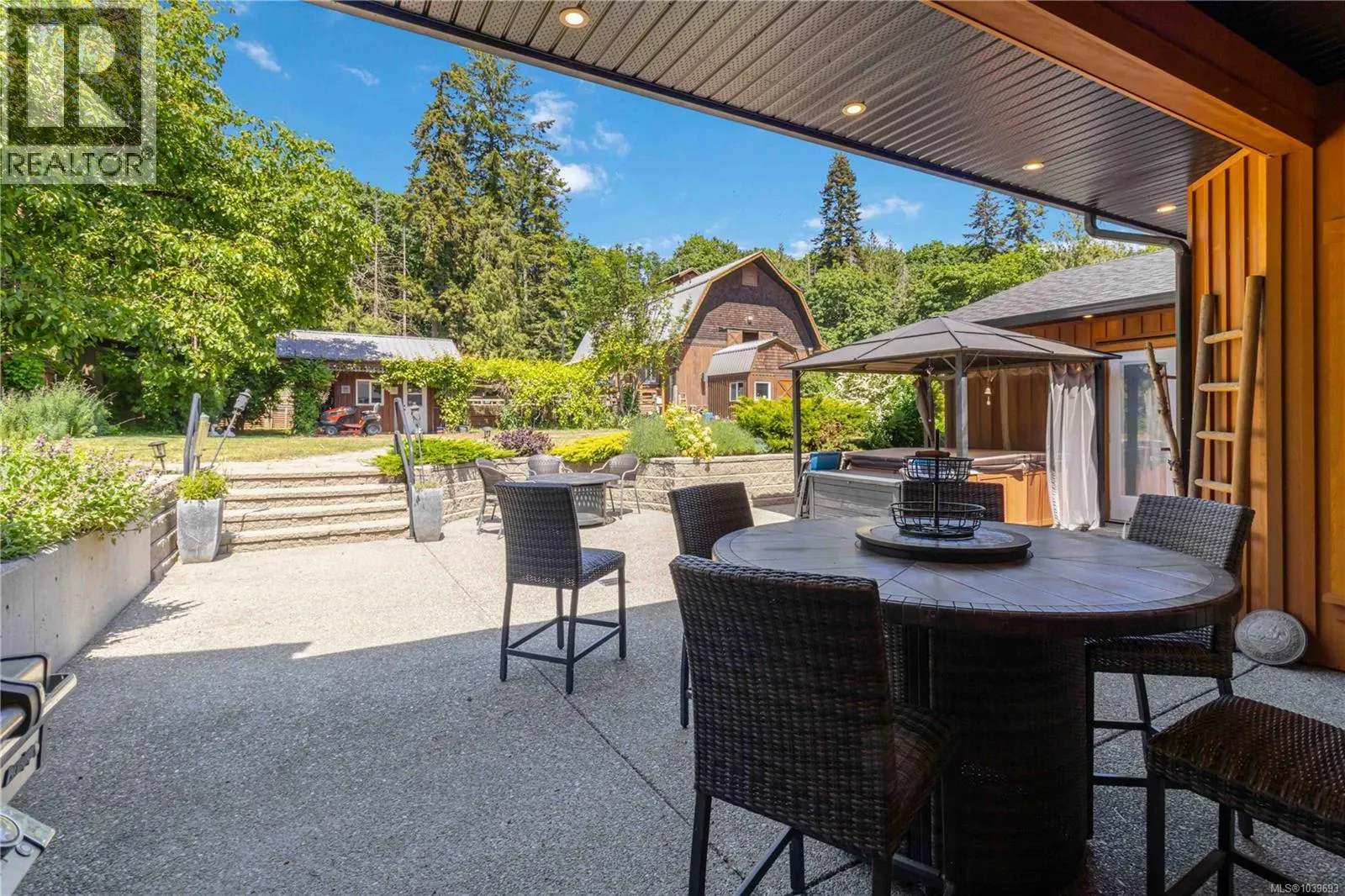 5480 Sooke Rd