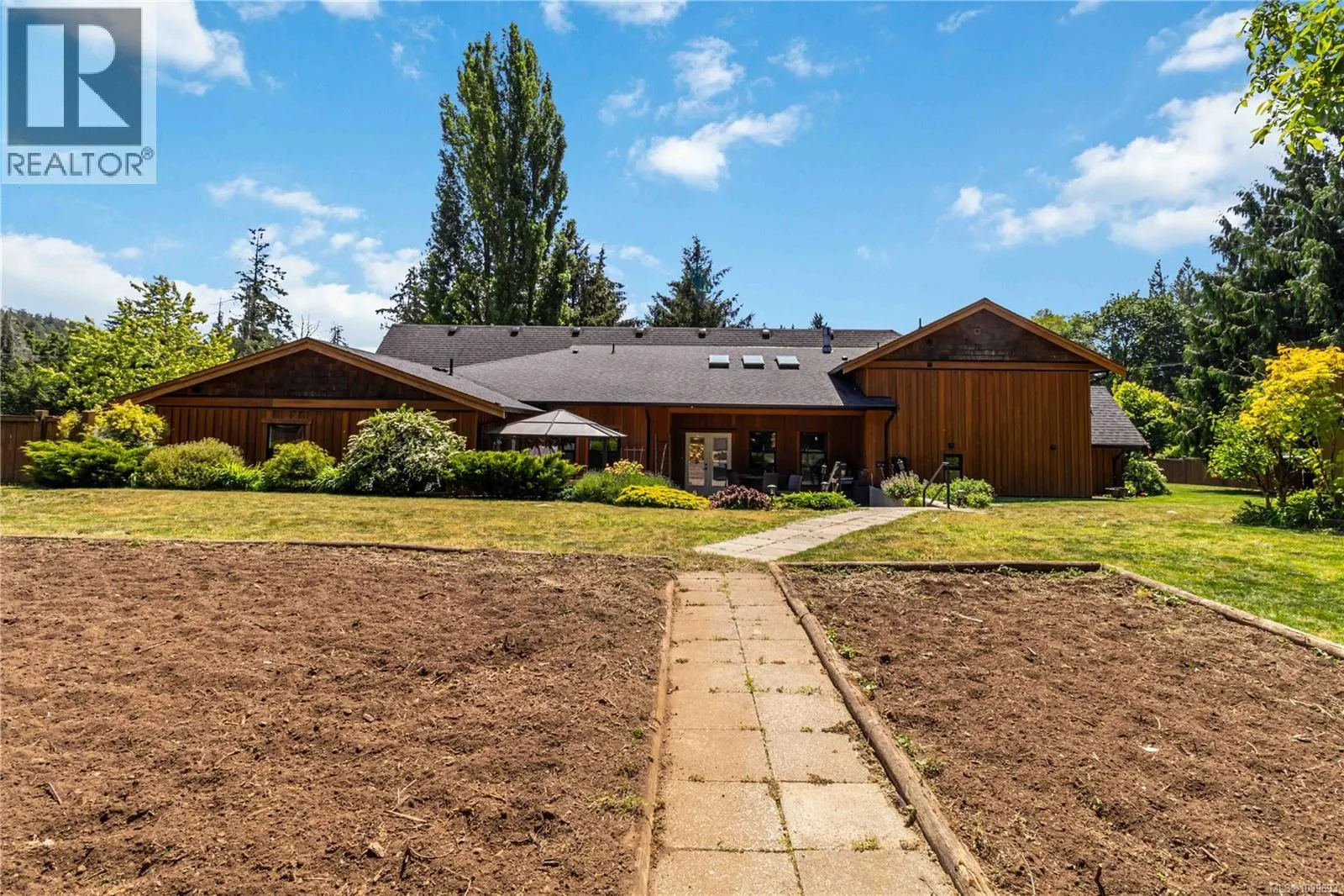 5480 Sooke Rd