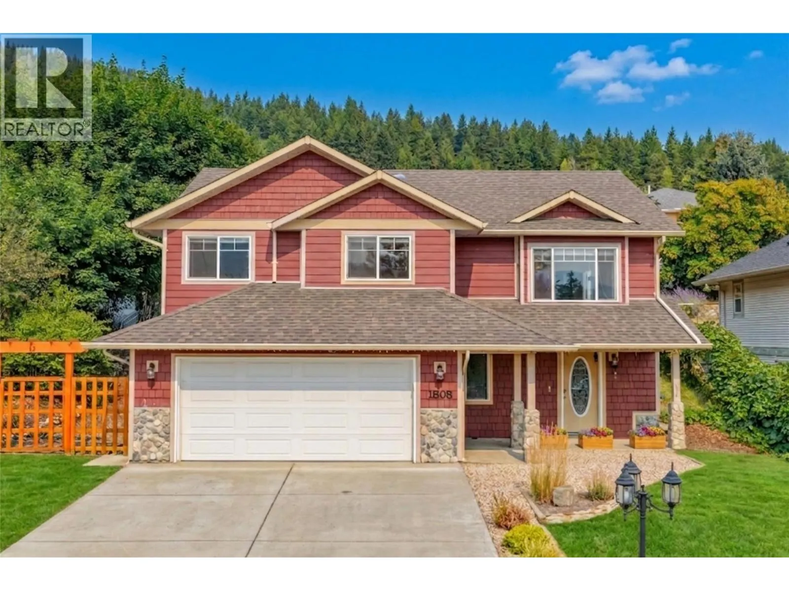 1808 Skyview Crescent