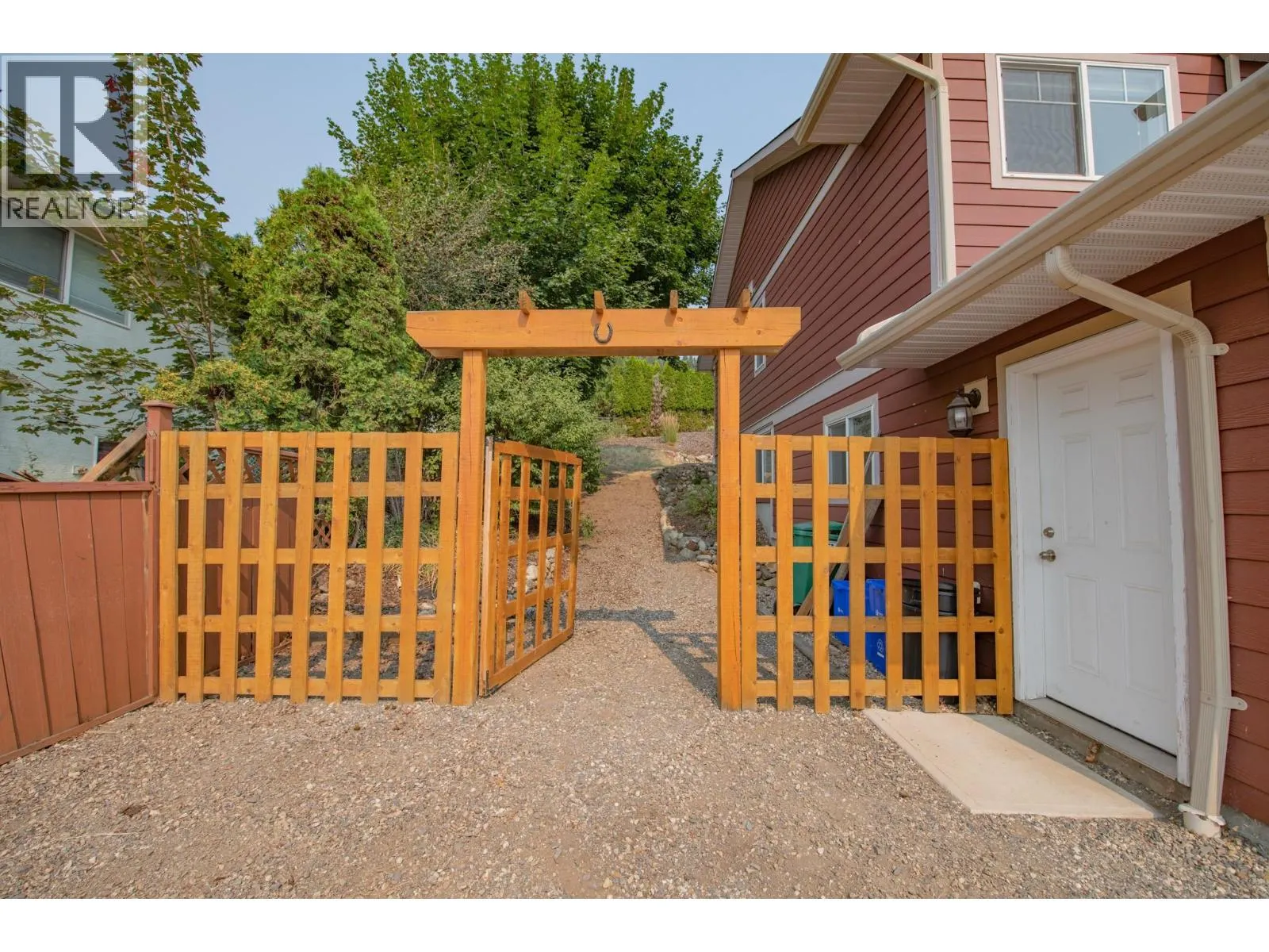 1808 Skyview Crescent