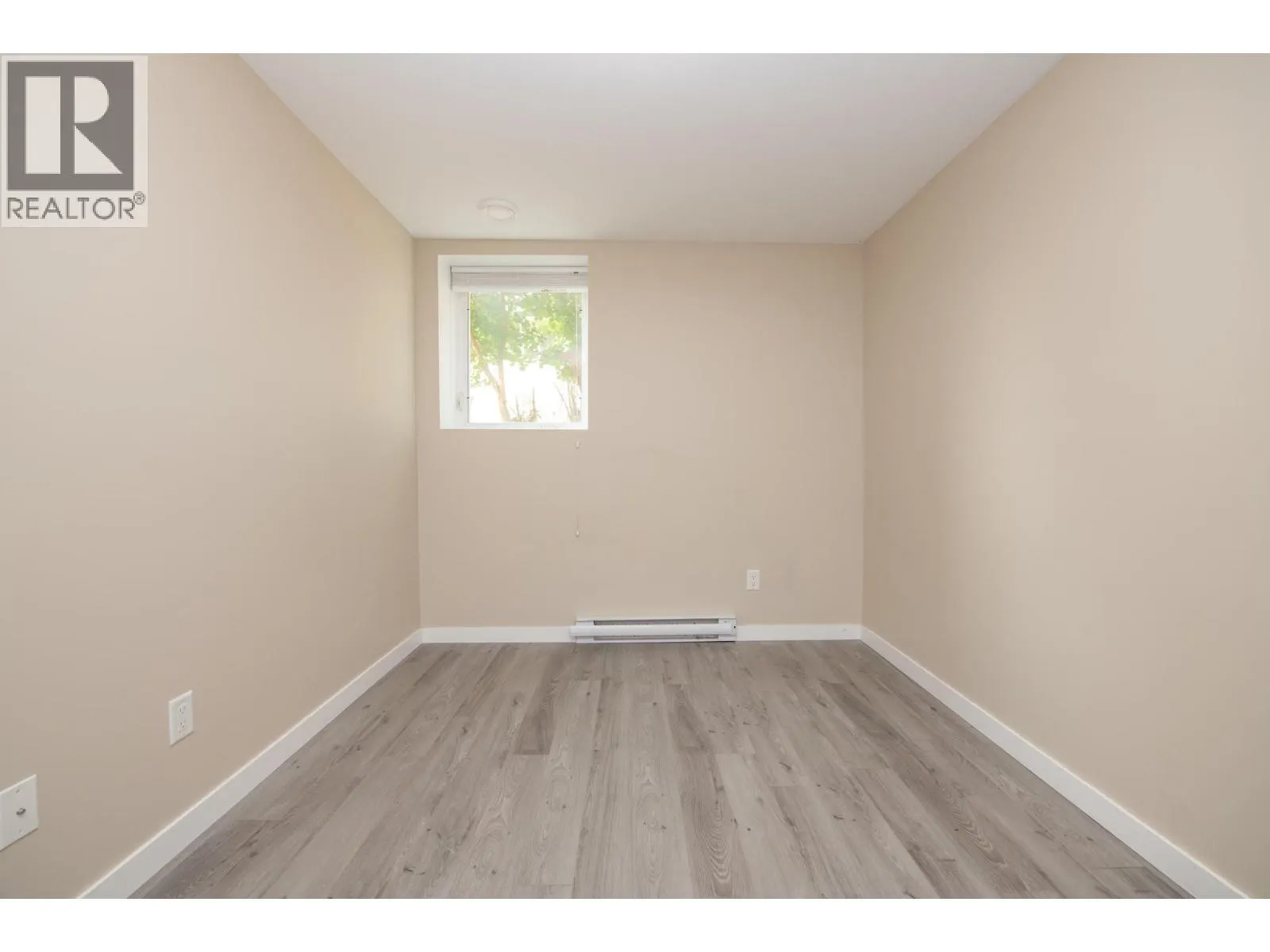 1808 Skyview Crescent