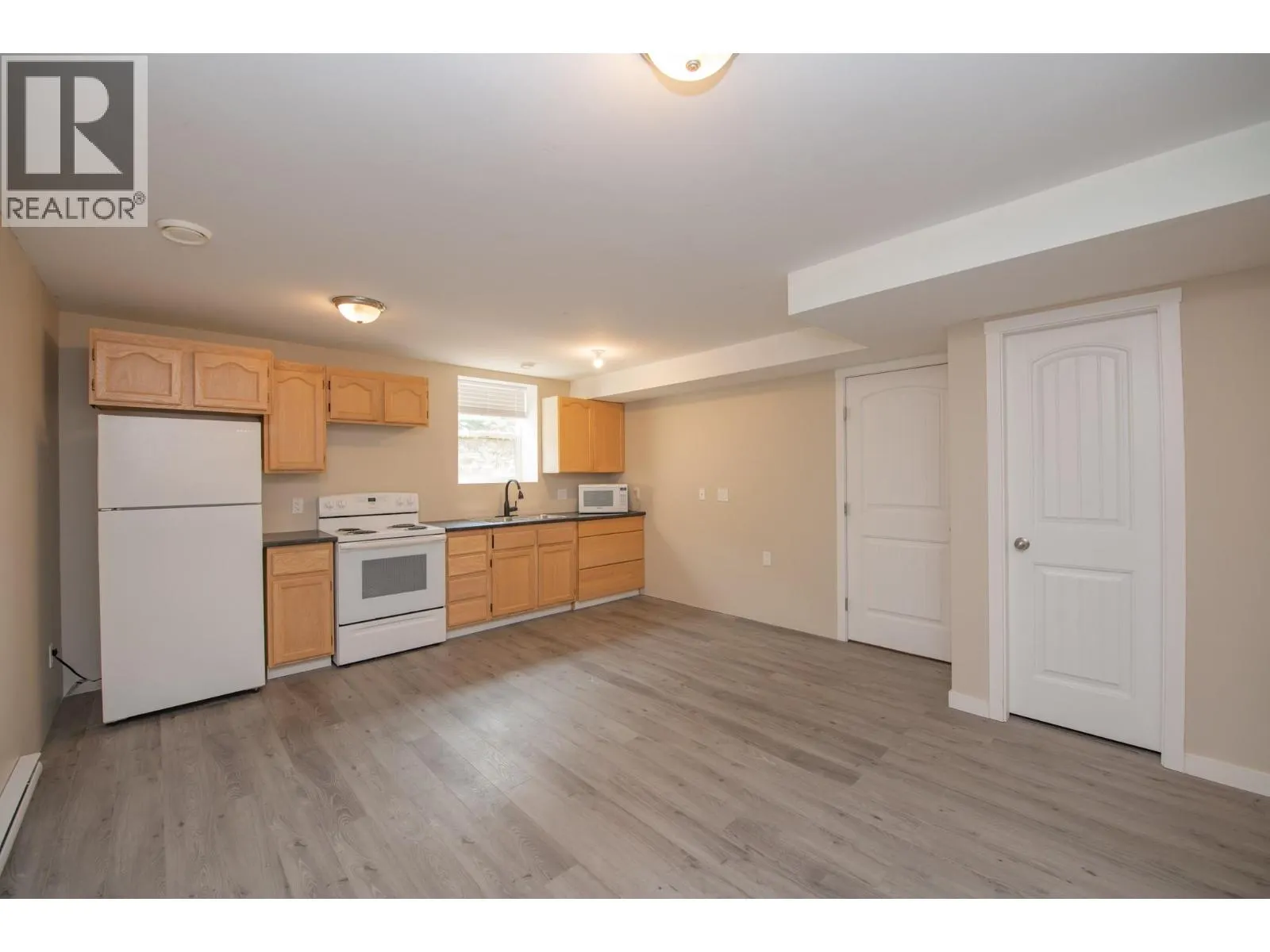 1808 Skyview Crescent