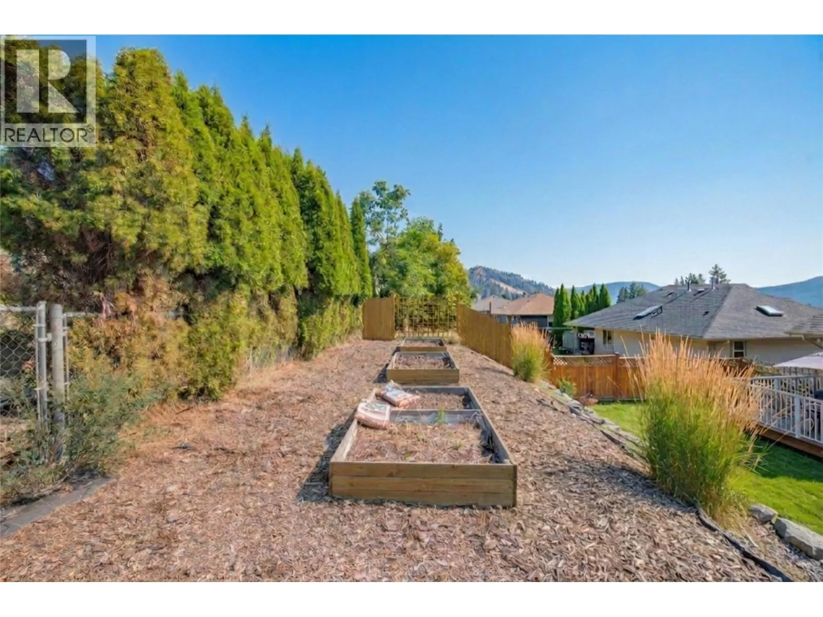 1808 Skyview Crescent