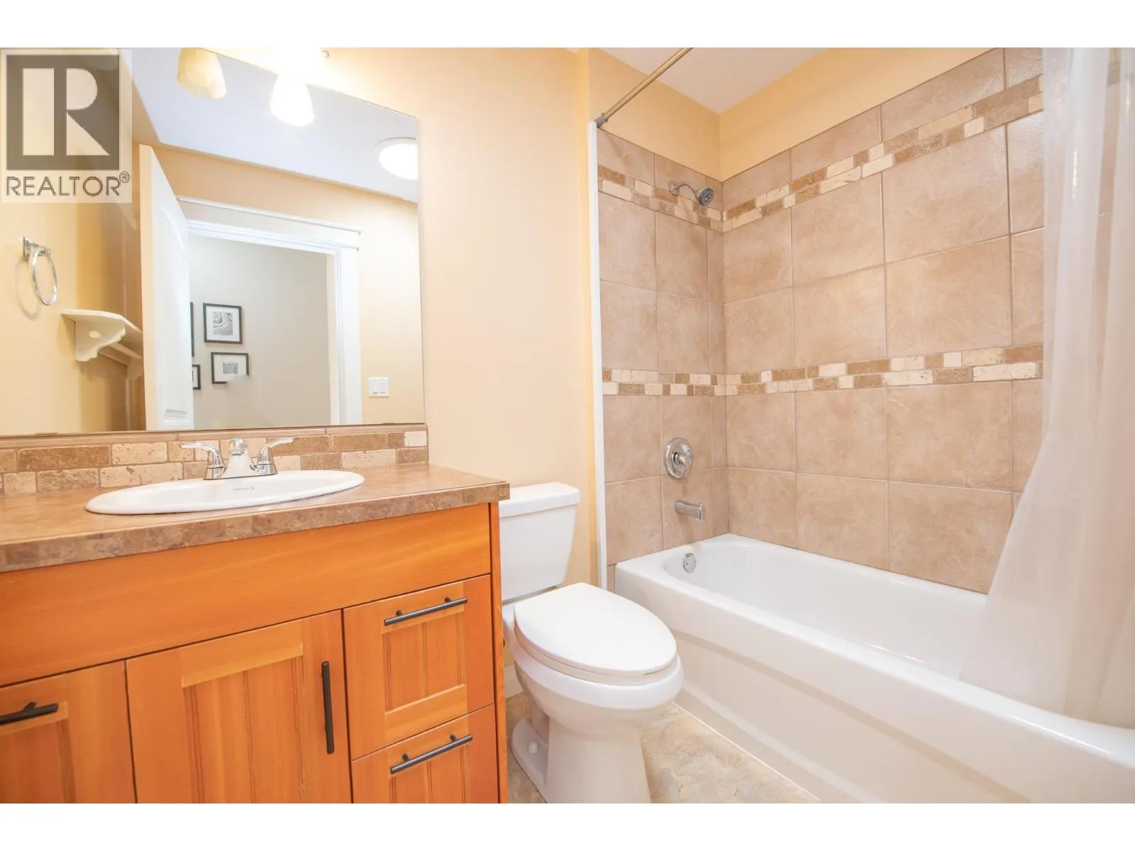 1808 Skyview Crescent
