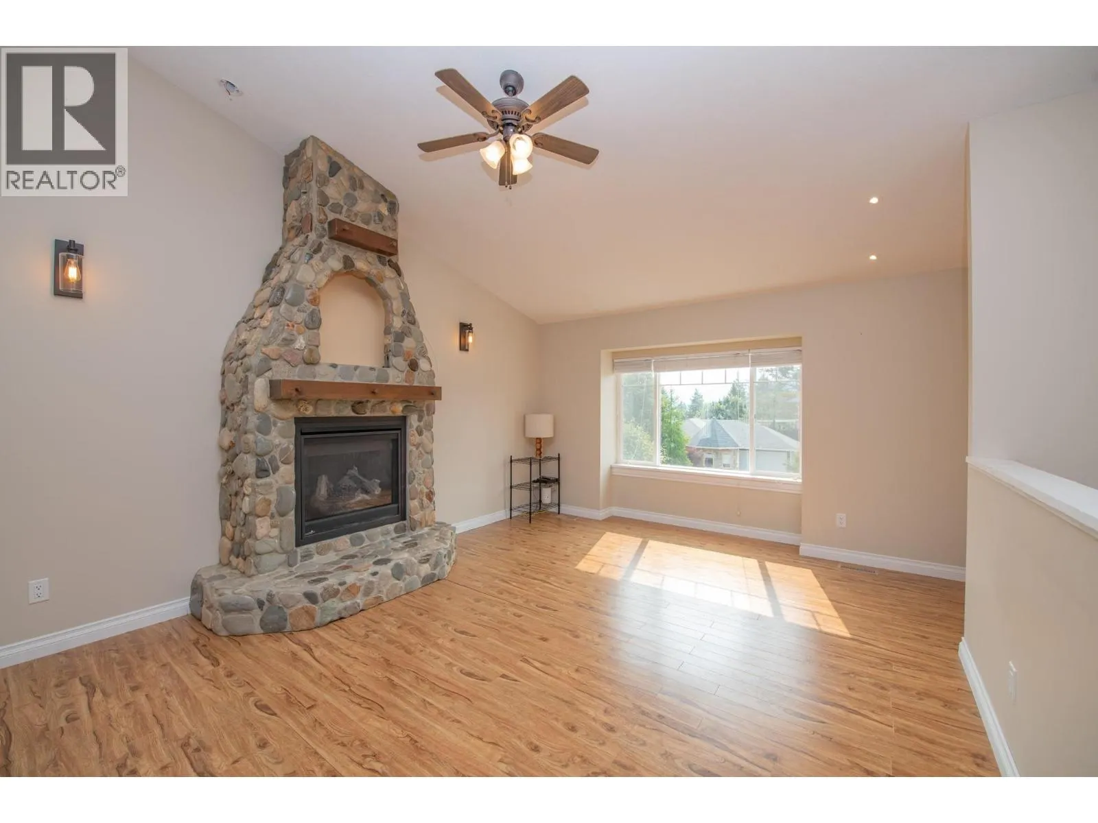 1808 Skyview Crescent