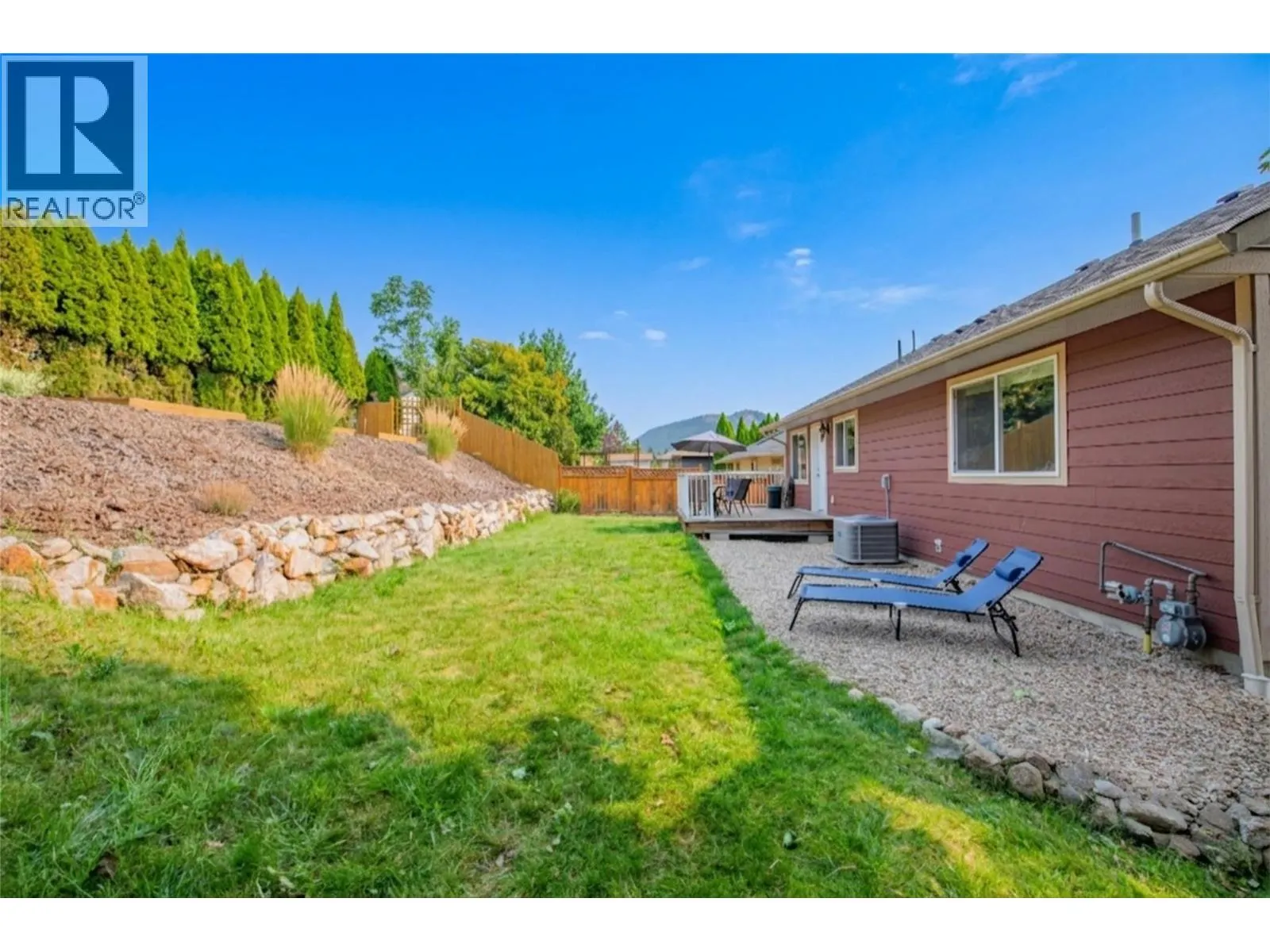 1808 Skyview Crescent