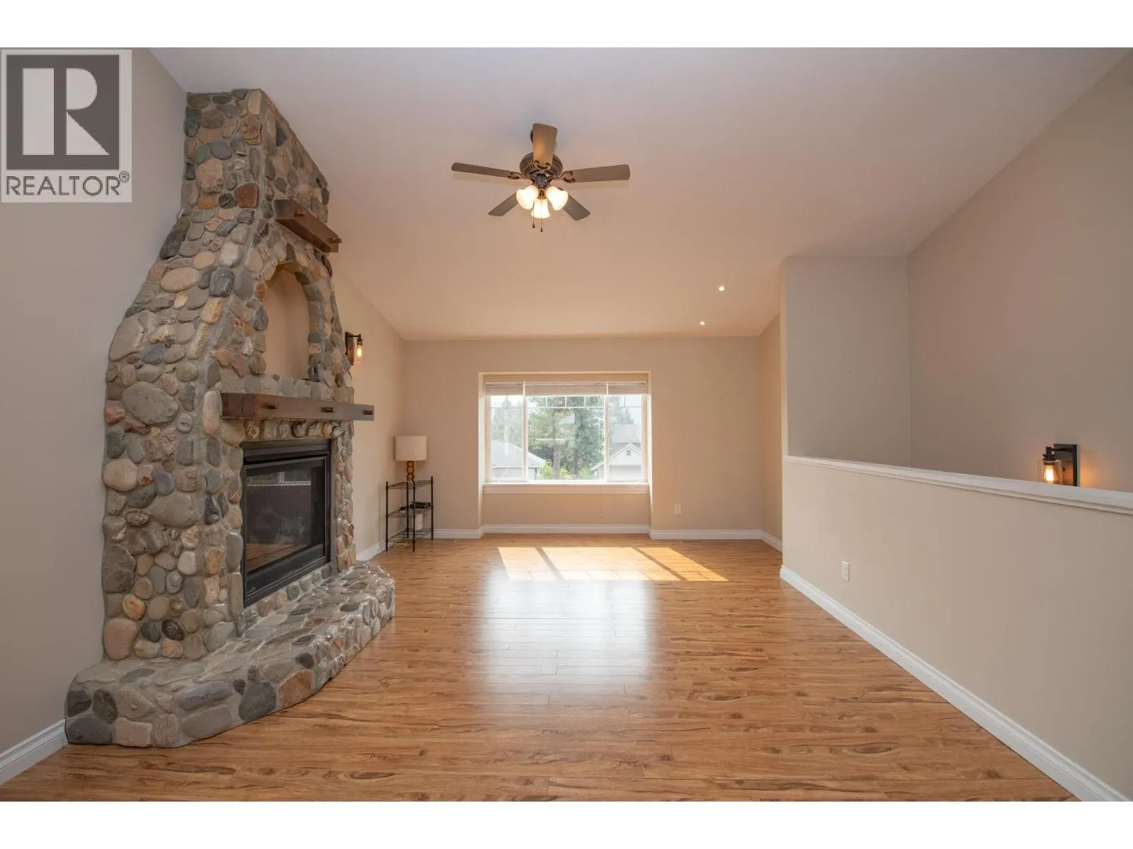 1808 Skyview Crescent