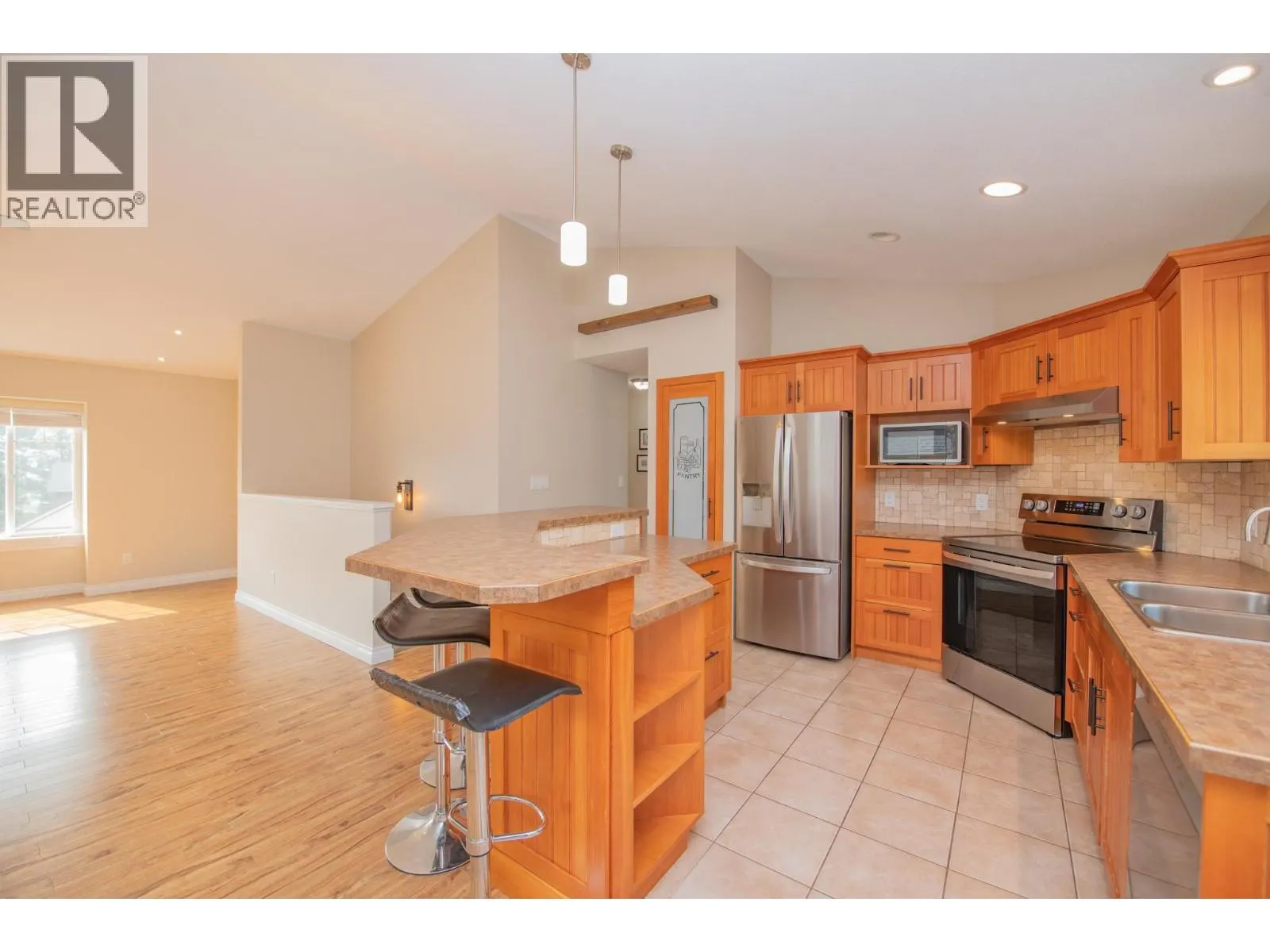 1808 Skyview Crescent