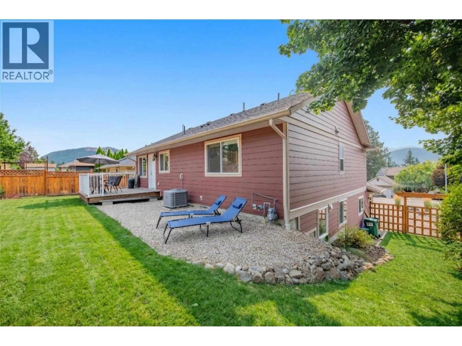1808 Skyview Crescent