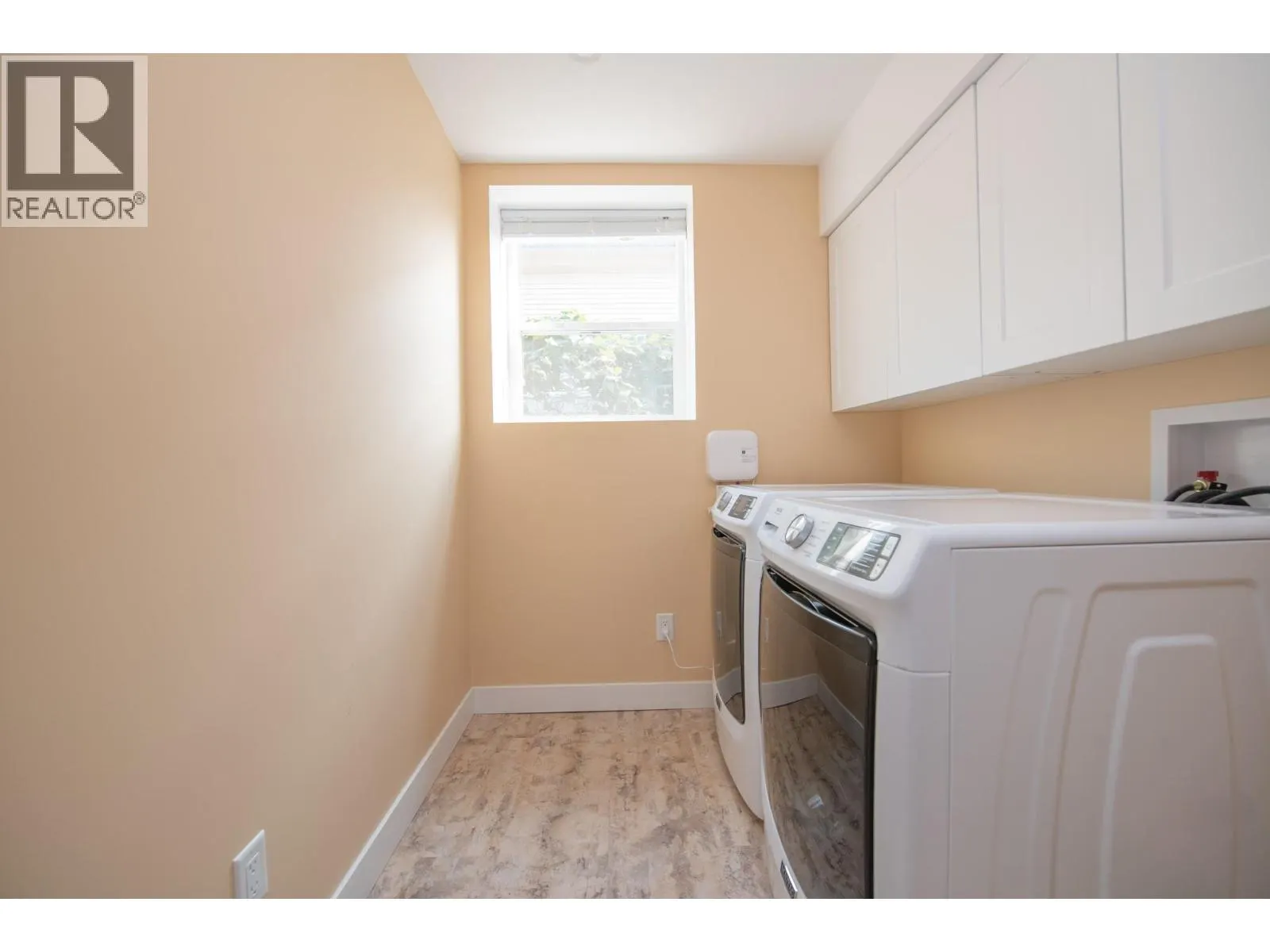 1808 Skyview Crescent